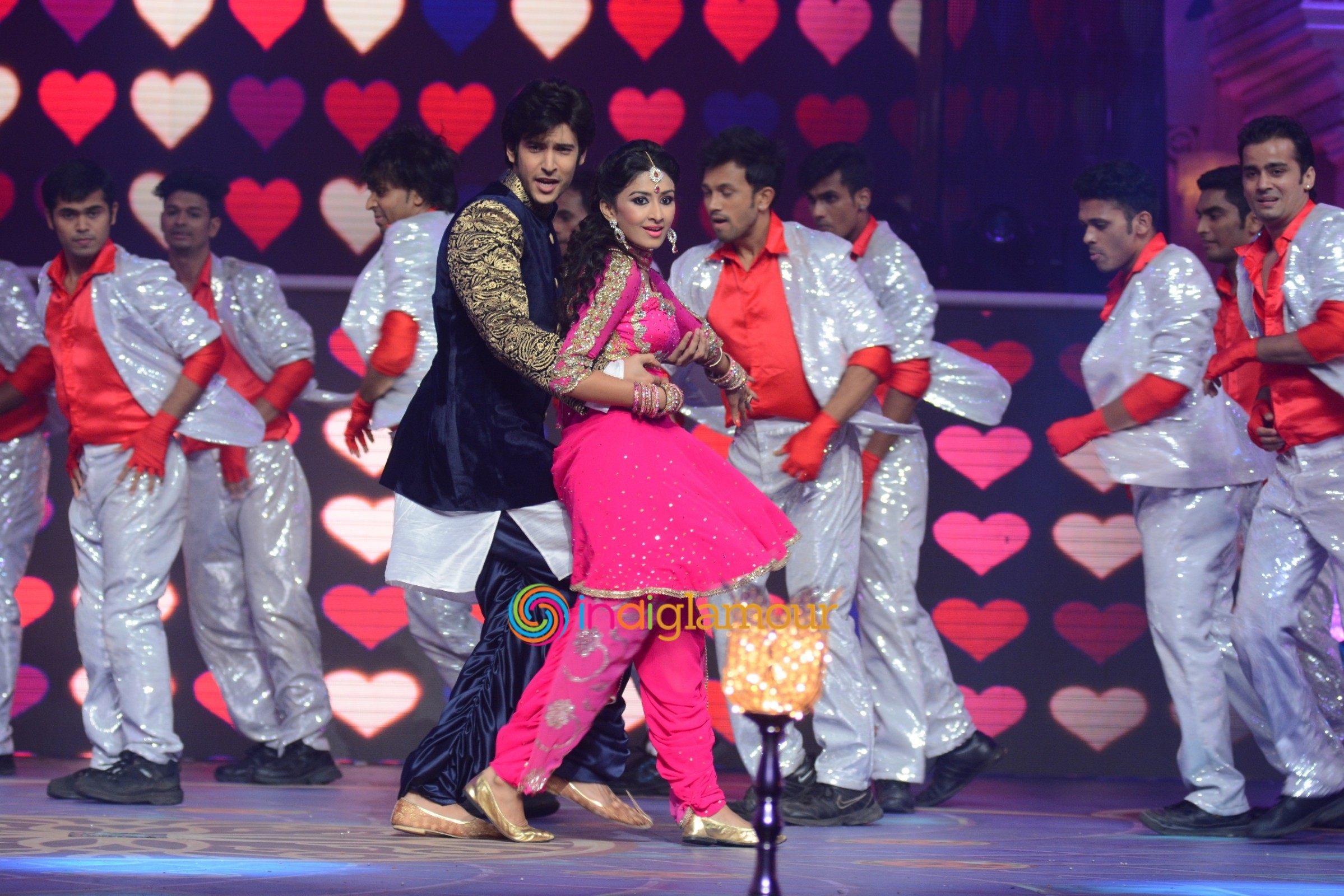 Salman Khan and Sonam Kapoor At Prem Rata Dhan Payo Promotions On Life OK Channel Event hd photo