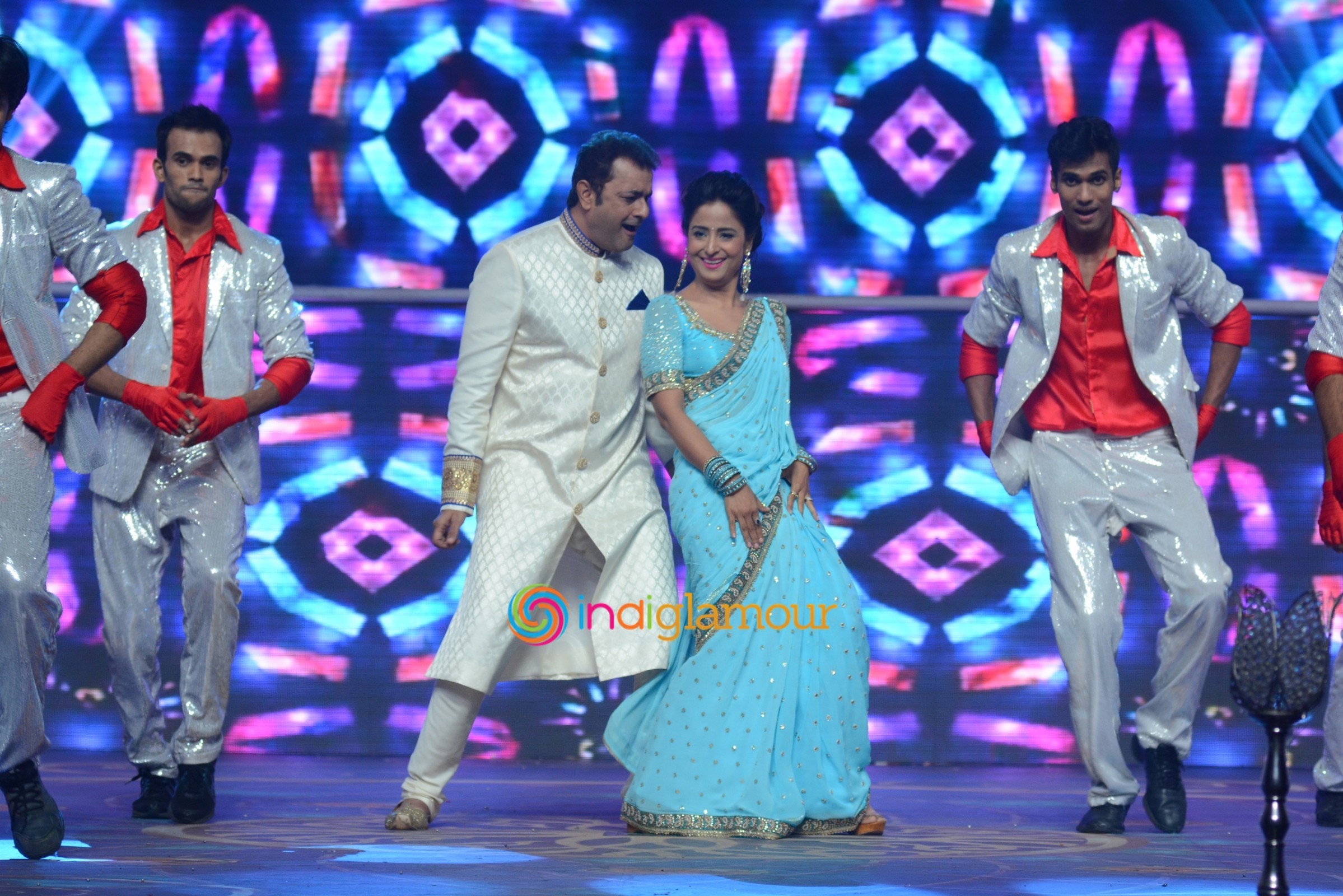 Salman Khan and Sonam Kapoor At Prem Rata Dhan Payo Promotions On Life OK Channel Event hd photo