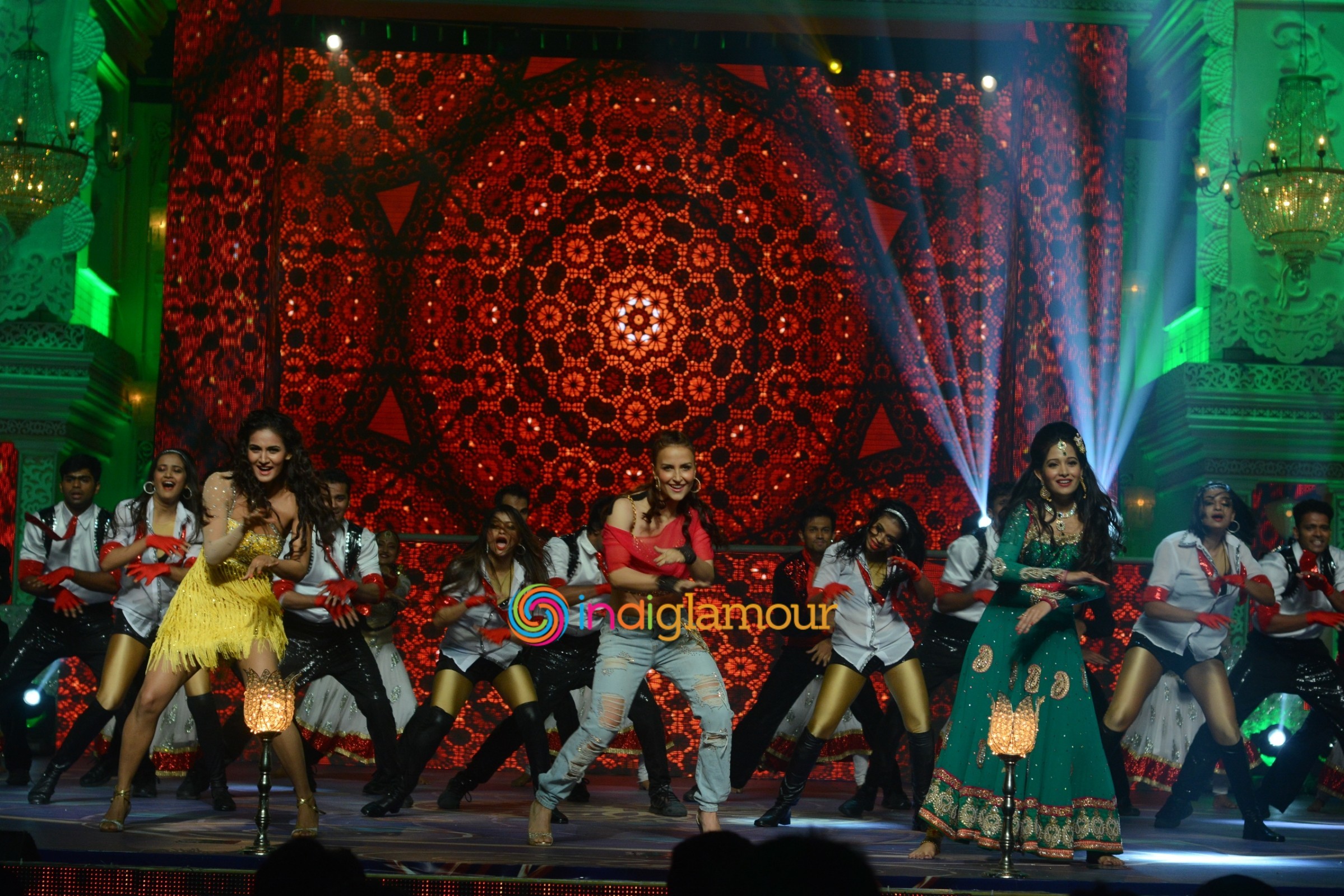 Salman Khan and Sonam Kapoor At Prem Rata Dhan Payo Promotions On Life OK Channel Event hd photo