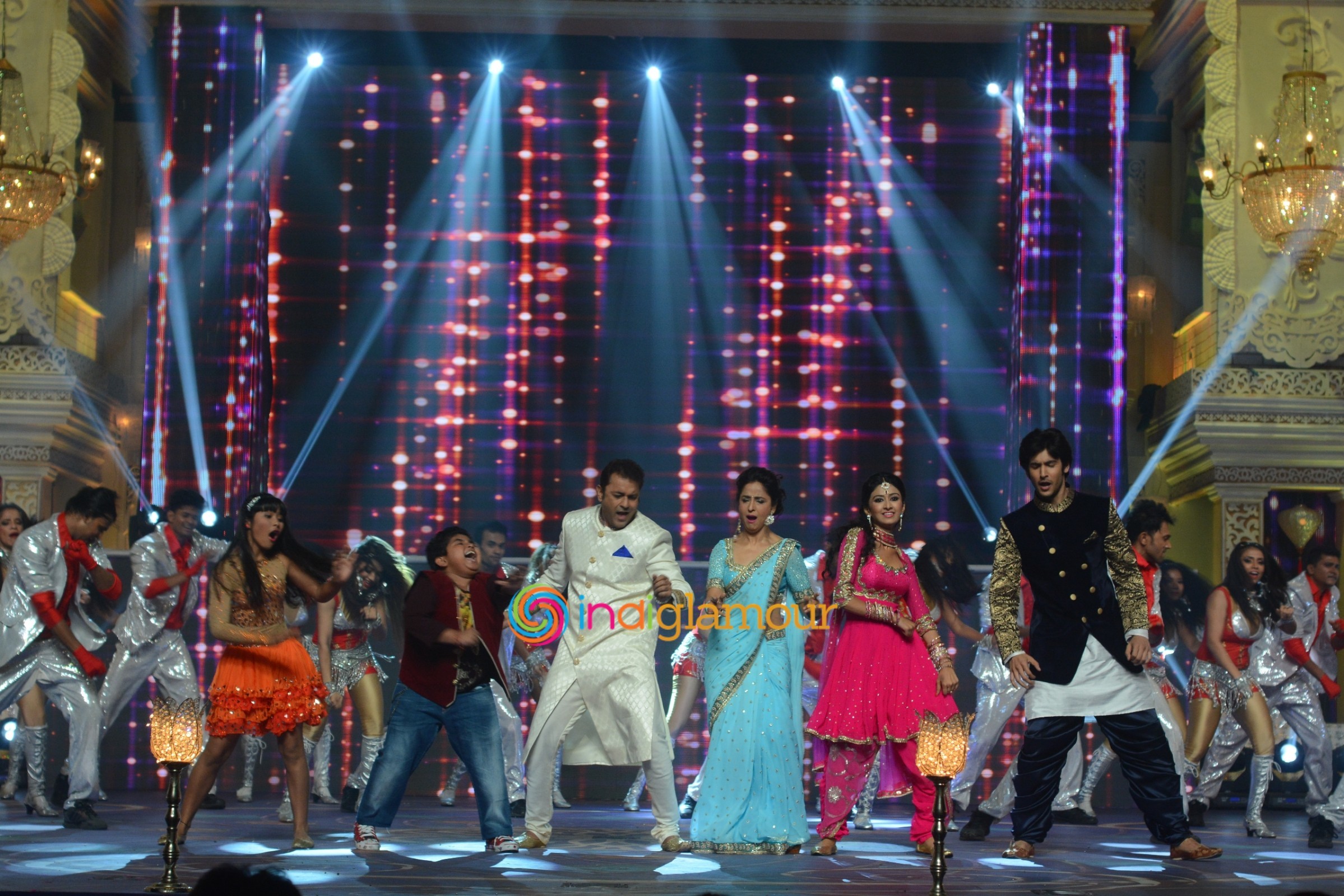 Salman Khan and Sonam Kapoor At Prem Rata Dhan Payo Promotions On Life OK Channel Event hd photo