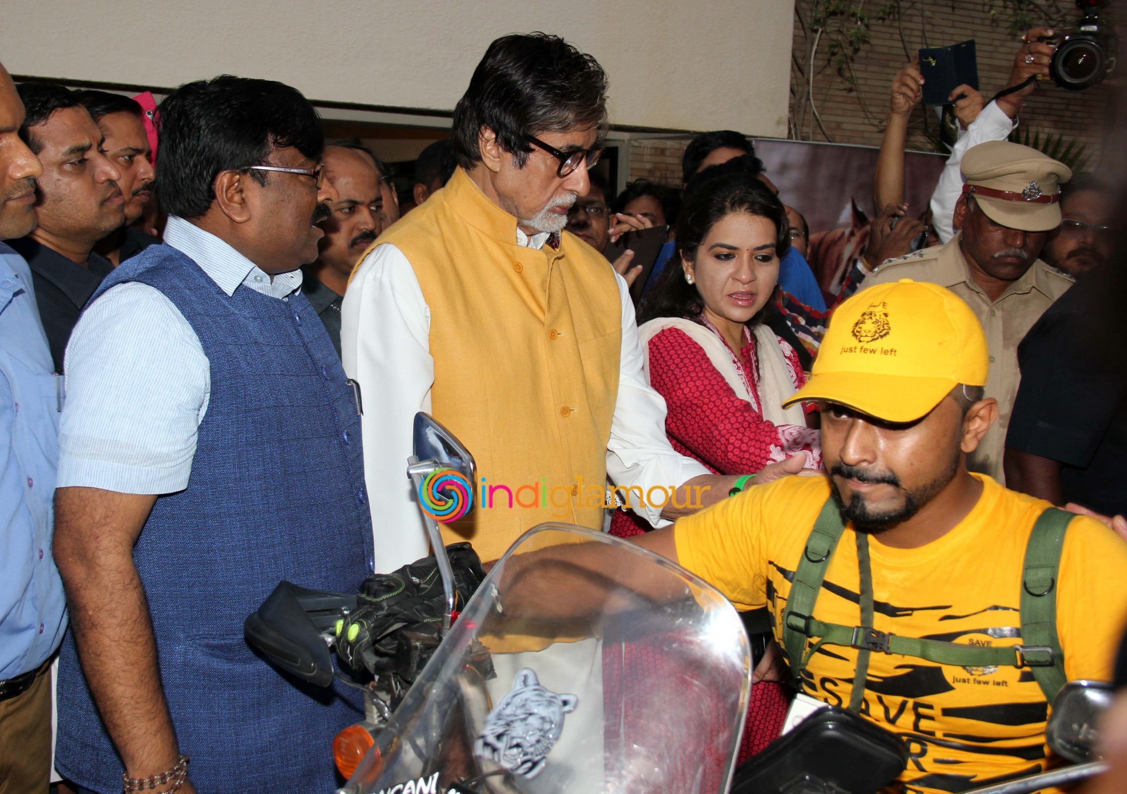 Amitabh Bachchan Flags off Tiger Conservation Bike Rally Event hd photo