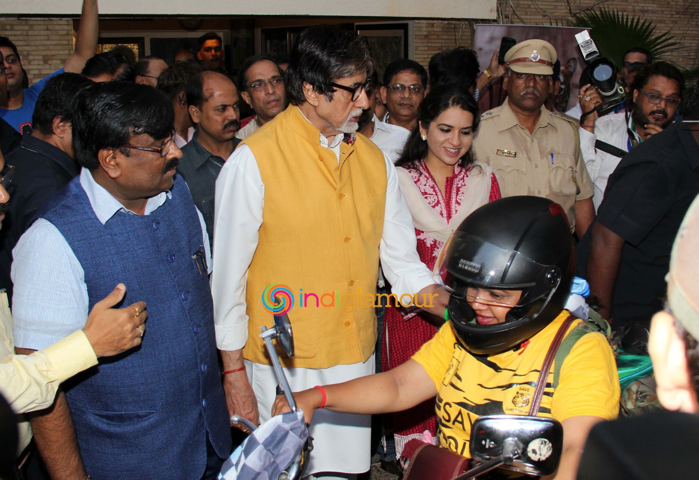 Amitabh Bachchan Flags off Tiger Conservation Bike Rally Event hd photo