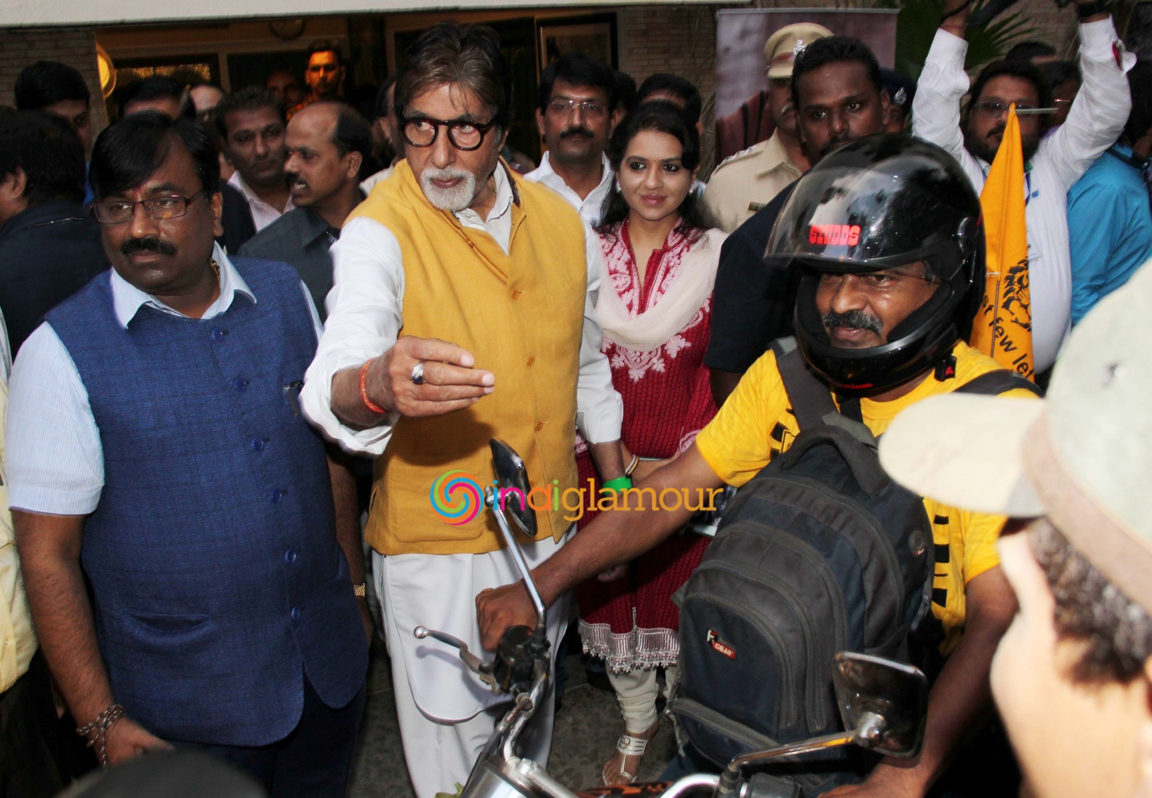Amitabh Bachchan Flags off Tiger Conservation Bike Rally Event hd photo