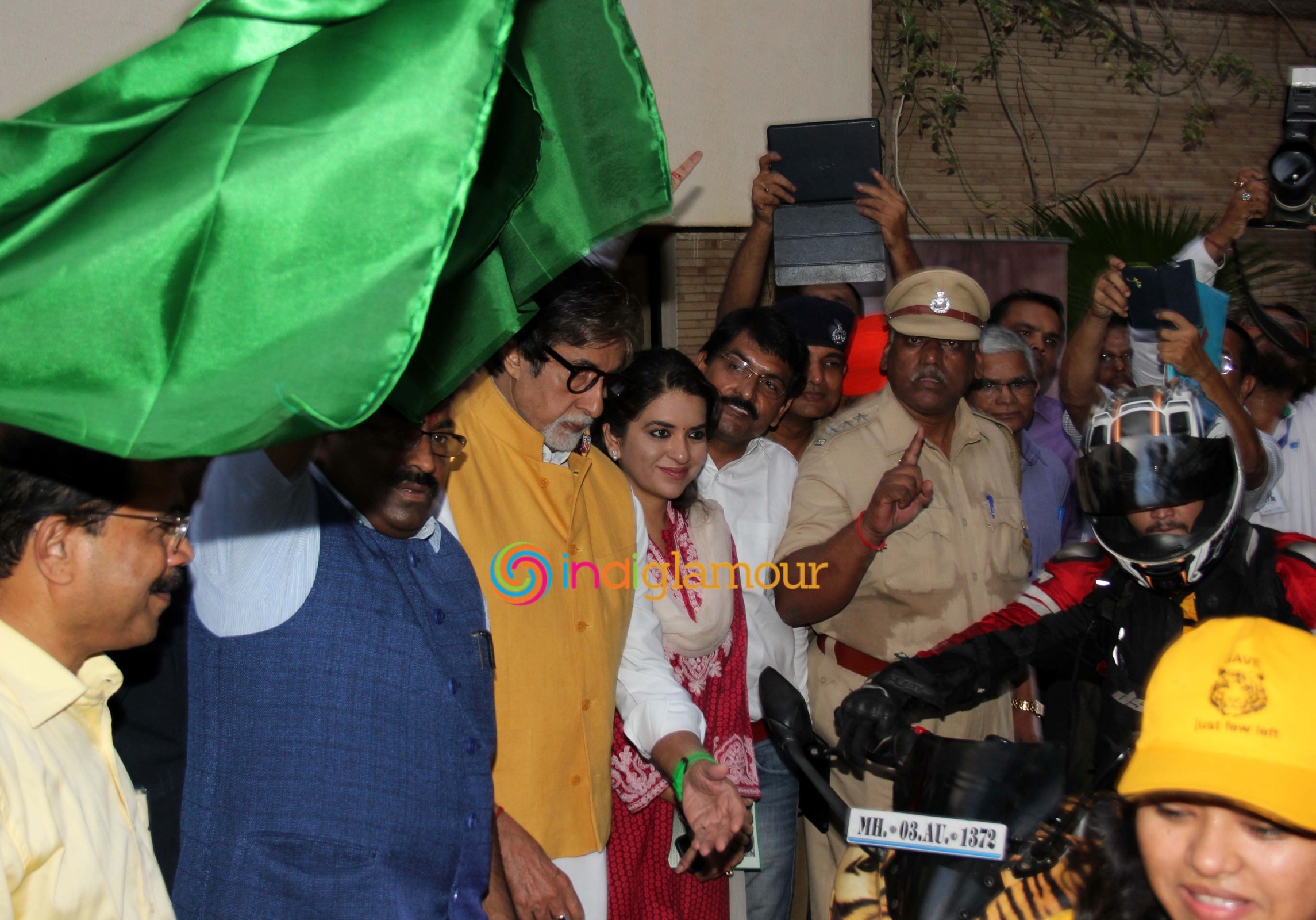 Amitabh Bachchan Flags off Tiger Conservation Bike Rally Event hd photo