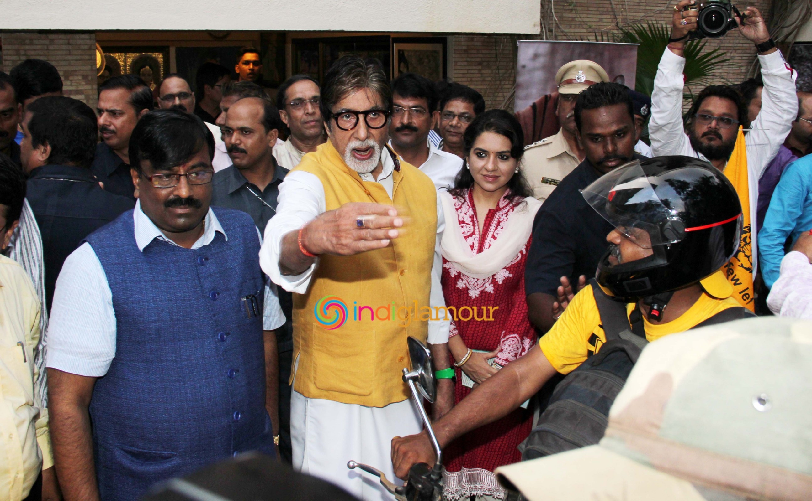 Amitabh Bachchan Flags off Tiger Conservation Bike Rally Event hd photo