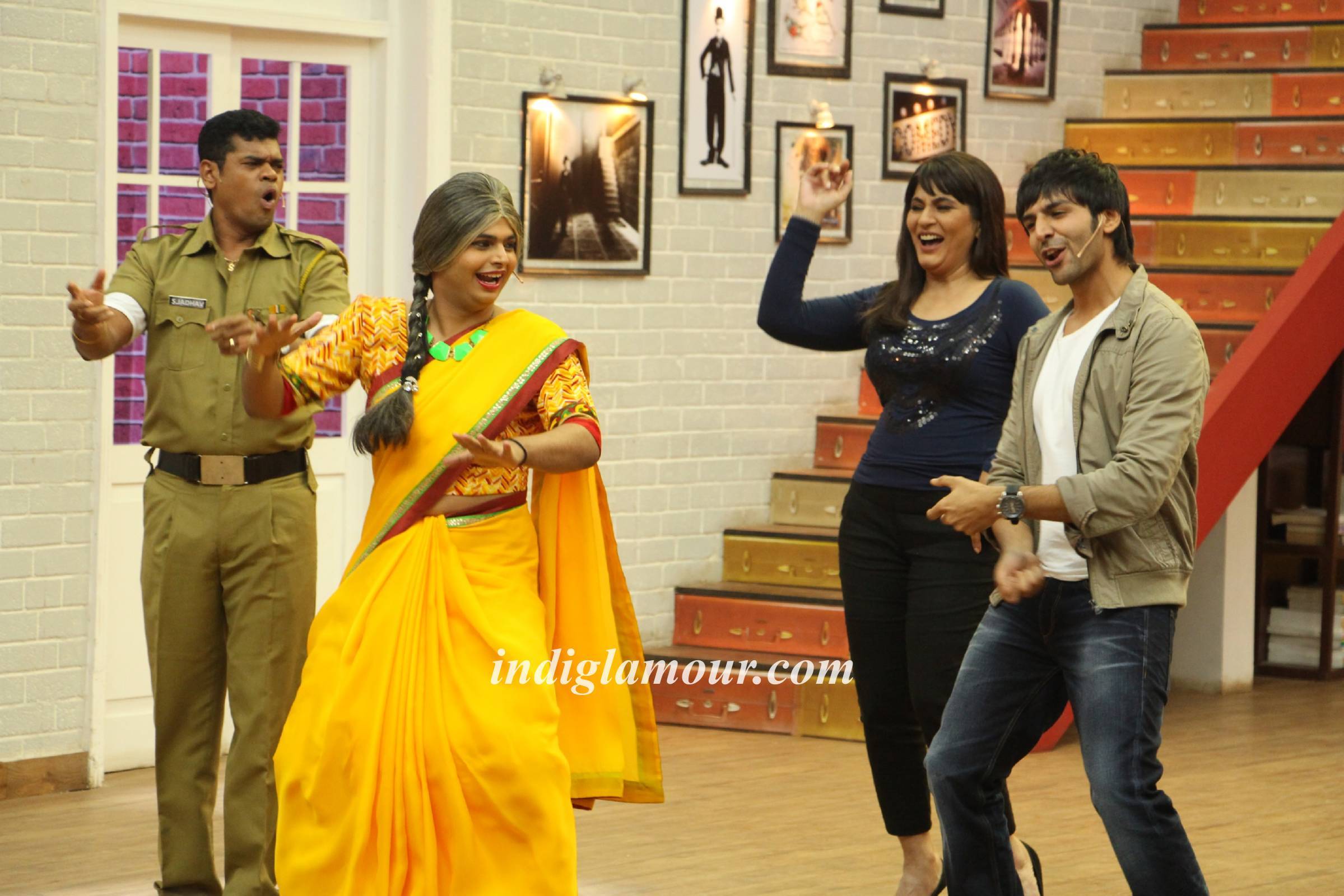 Pyaar Ka Punchnama 2 Cast Visited the Set of Life OK Show Comedy Classes Event hd photo