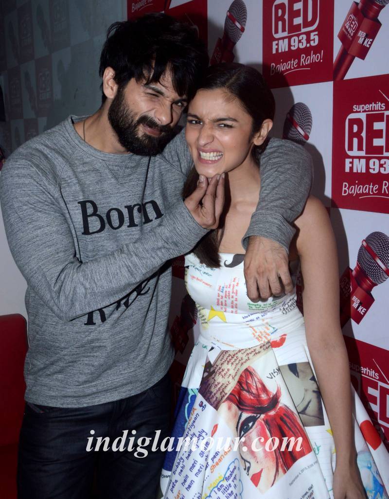 Shahid Kapoor and Alia Bhatt Launches Song of Shaandaar at Red FM Event hd photo