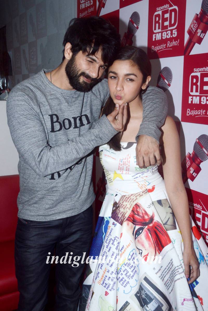 Shahid Kapoor and Alia Bhatt Launches Song of Shaandaar at Red FM Event hd photo