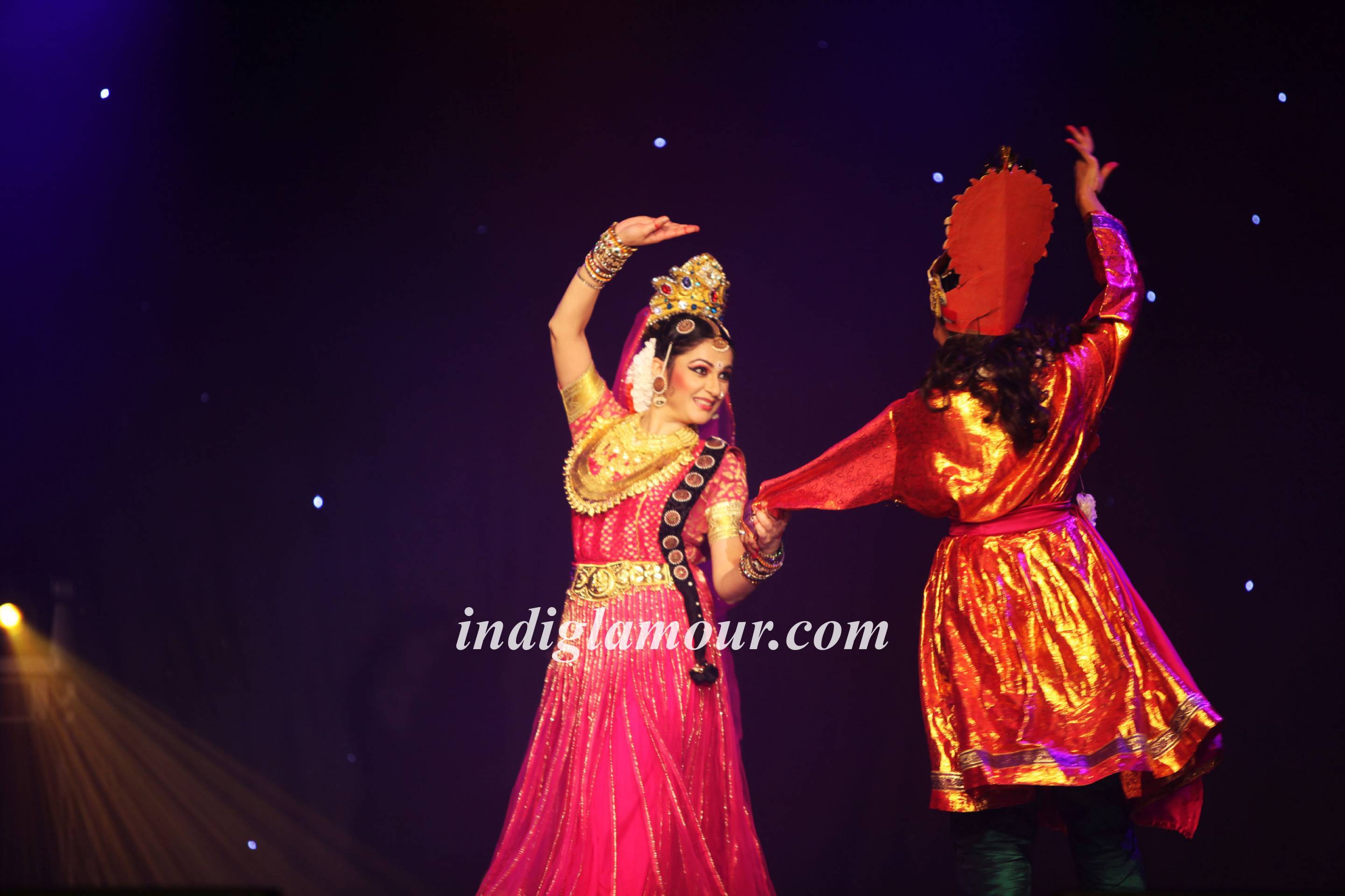 Gracy Singh Delivers a Stunning Dance Performance at the Bollywood Festival 2015 Event hd photo