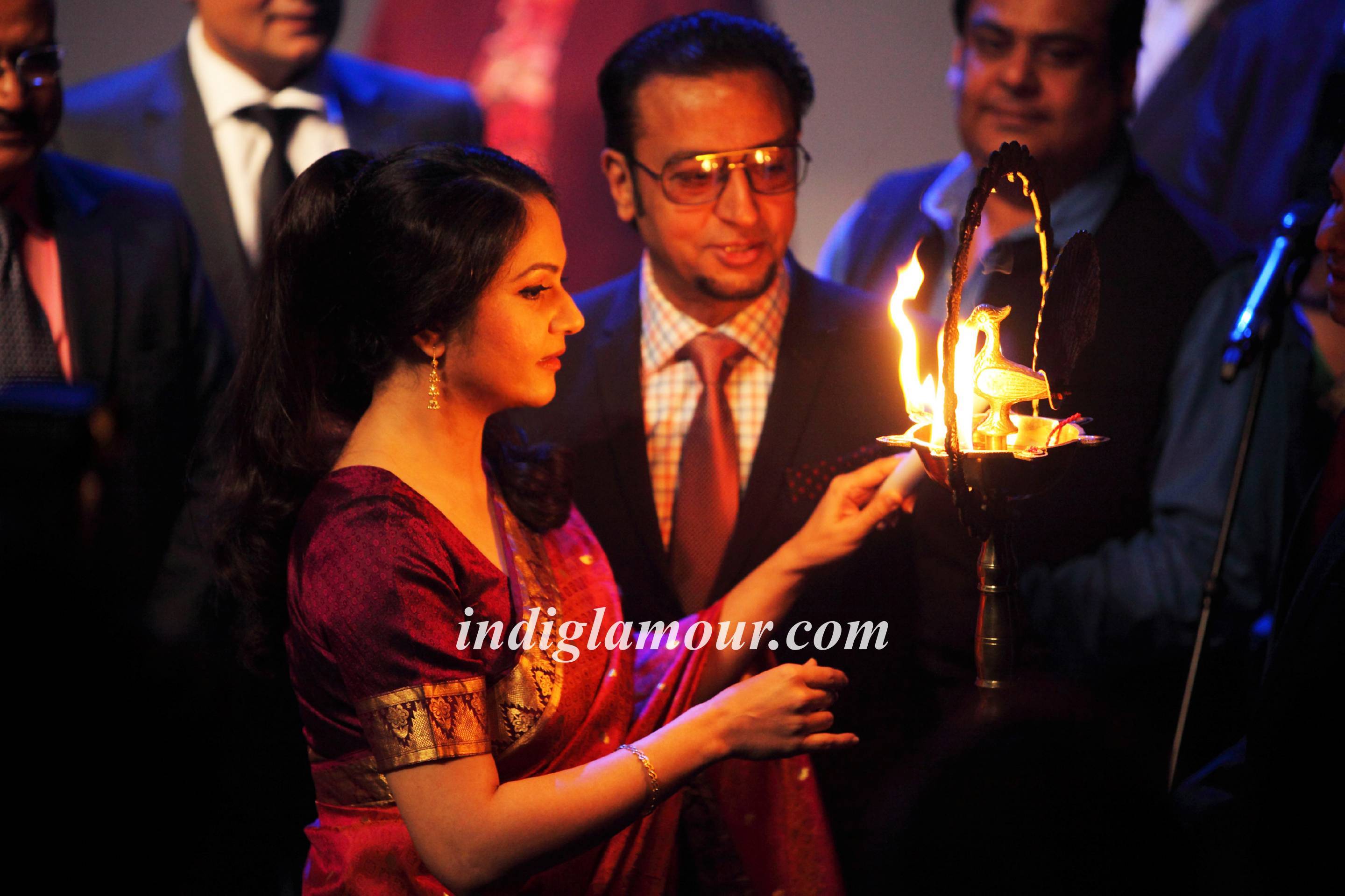 Gracy Singh Delivers a Stunning Dance Performance at the Bollywood Festival 2015 Event hd photo