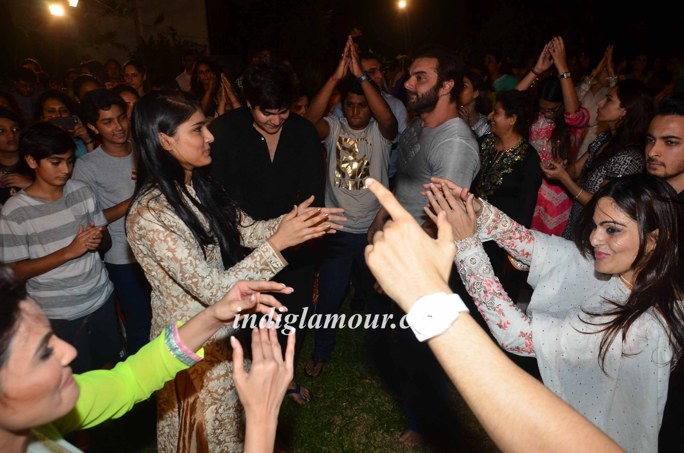 Salman Khan and Family Celebrates Ganpati Visarjan and Aarti Event hd photo