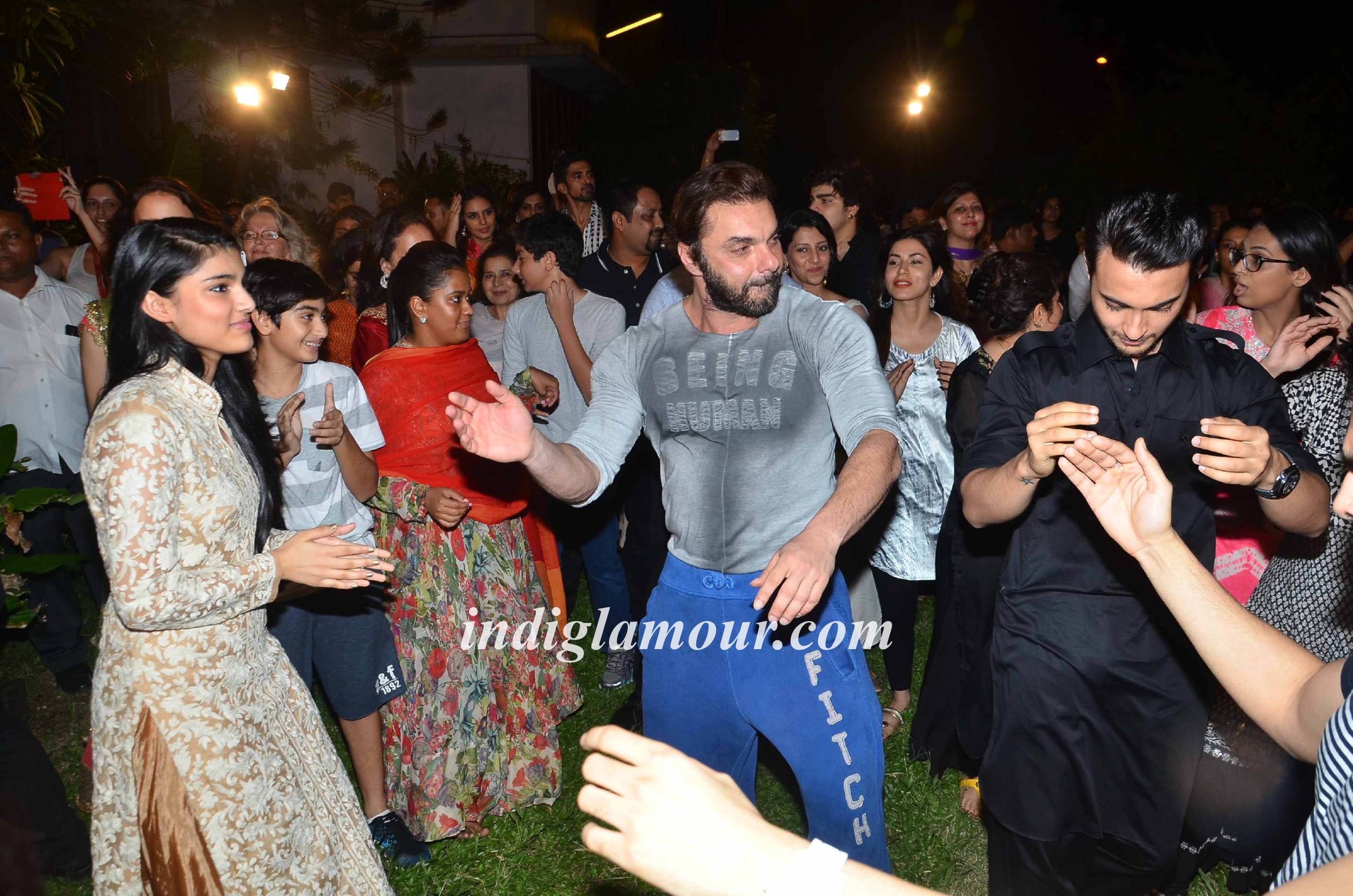 Salman Khan and Family Celebrates Ganpati Visarjan and Aarti Event hd photo