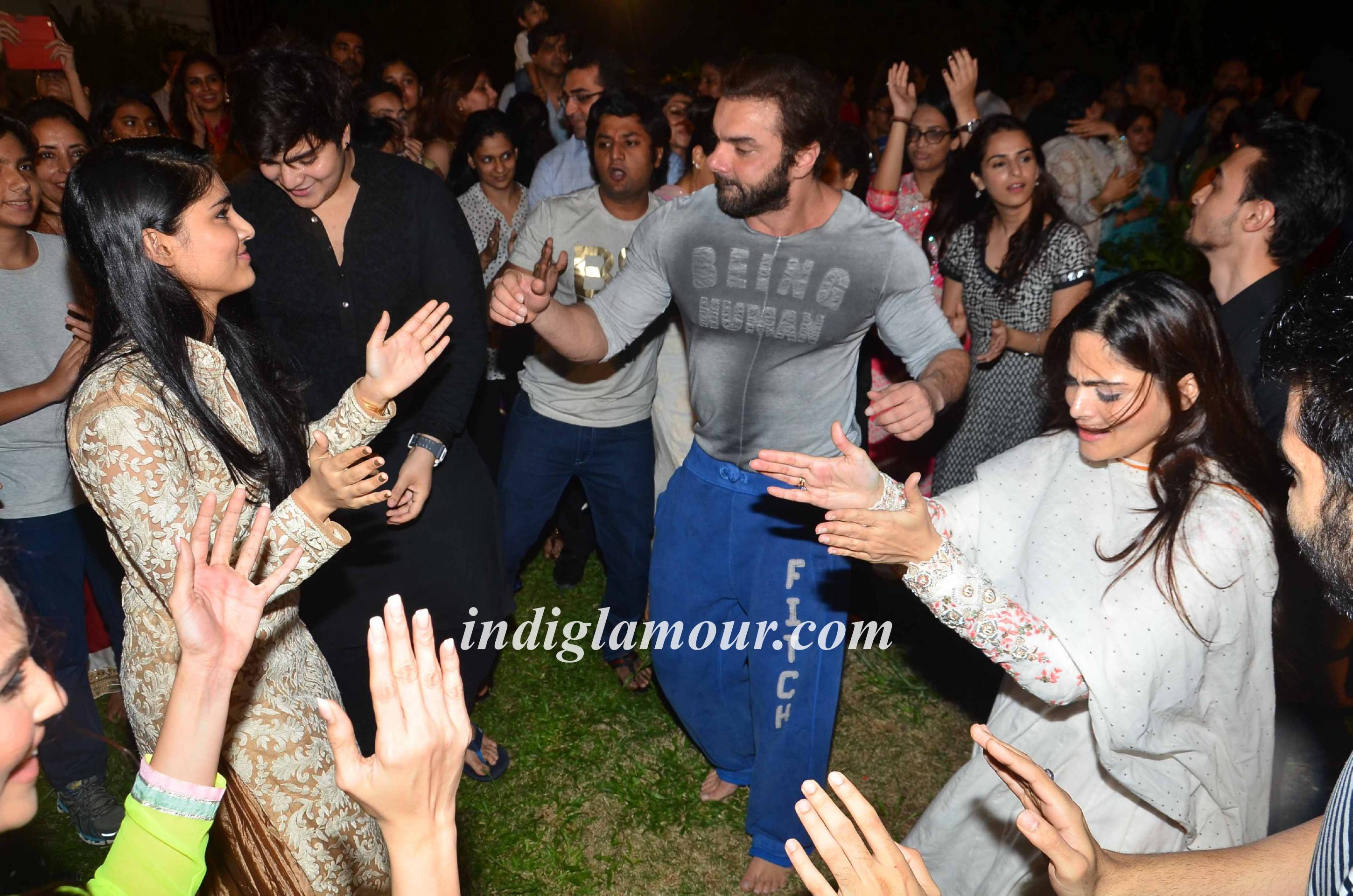 Salman Khan and Family Celebrates Ganpati Visarjan and Aarti Event hd photo
