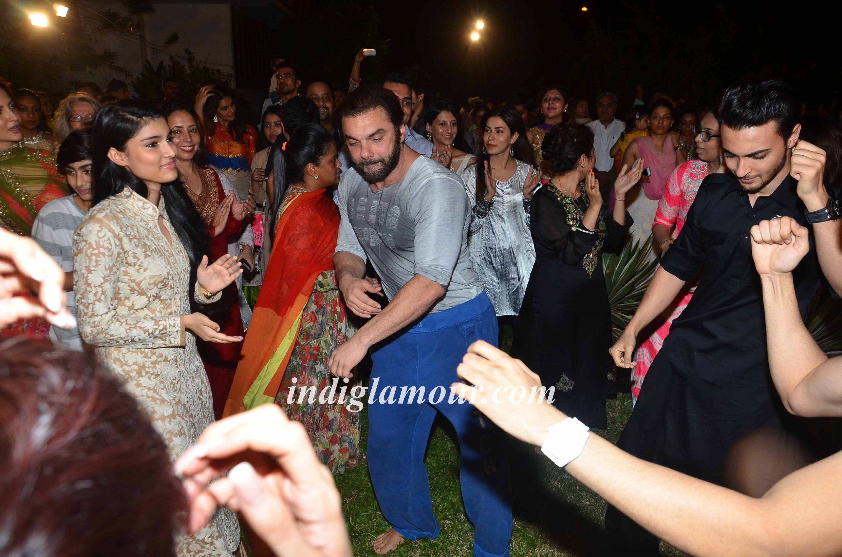 Salman Khan and Family Celebrates Ganpati Visarjan and Aarti Event hd photo