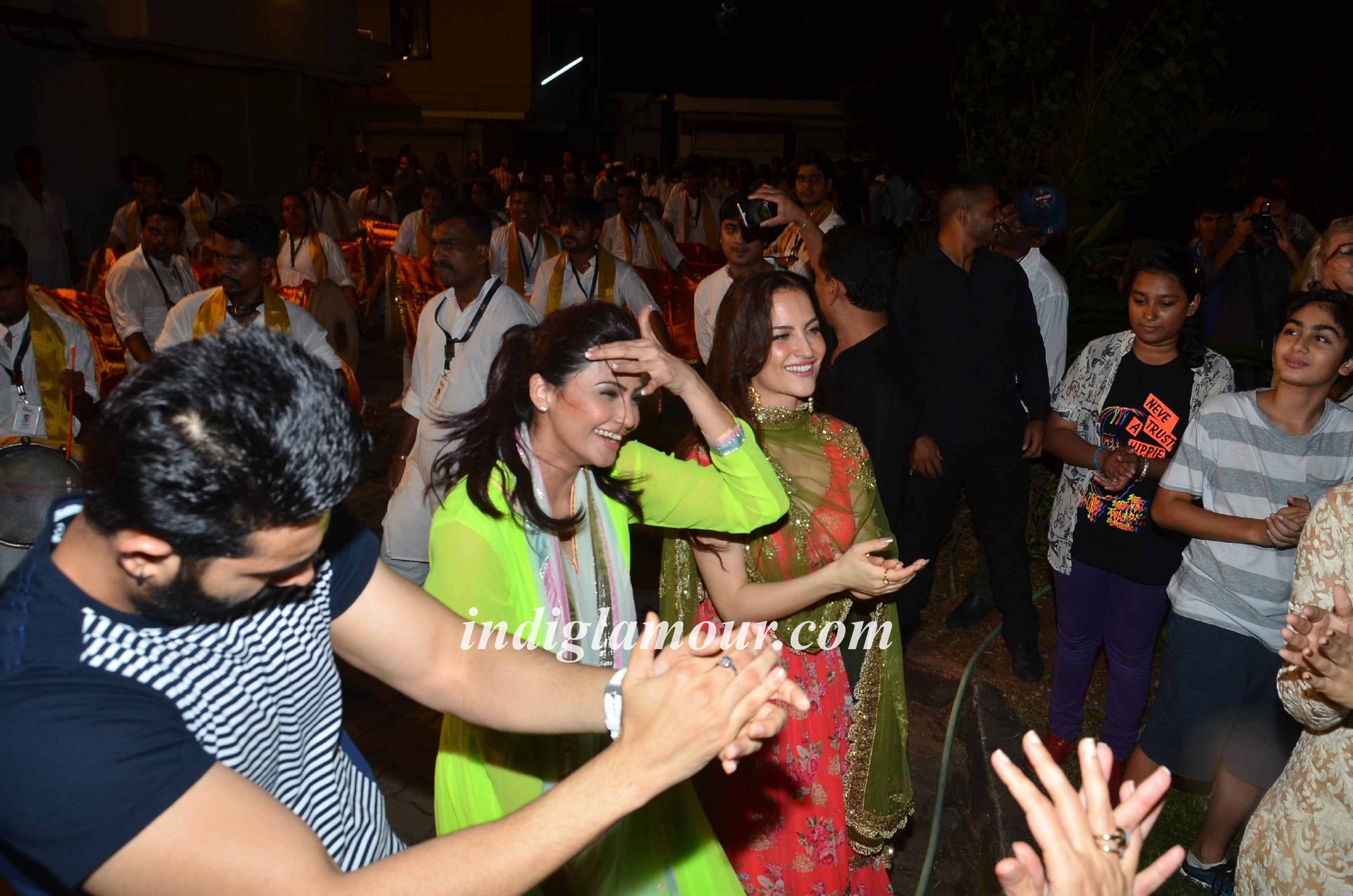 Salman Khan and Family Celebrates Ganpati Visarjan and Aarti Event hd photo
