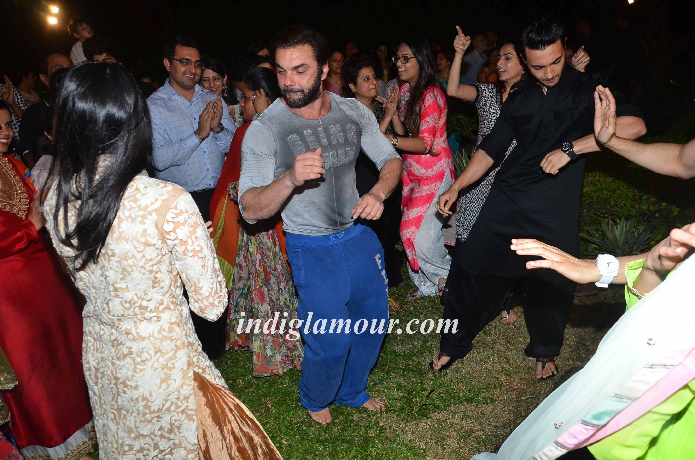 Salman Khan and Family Celebrates Ganpati Visarjan and Aarti Event hd photo