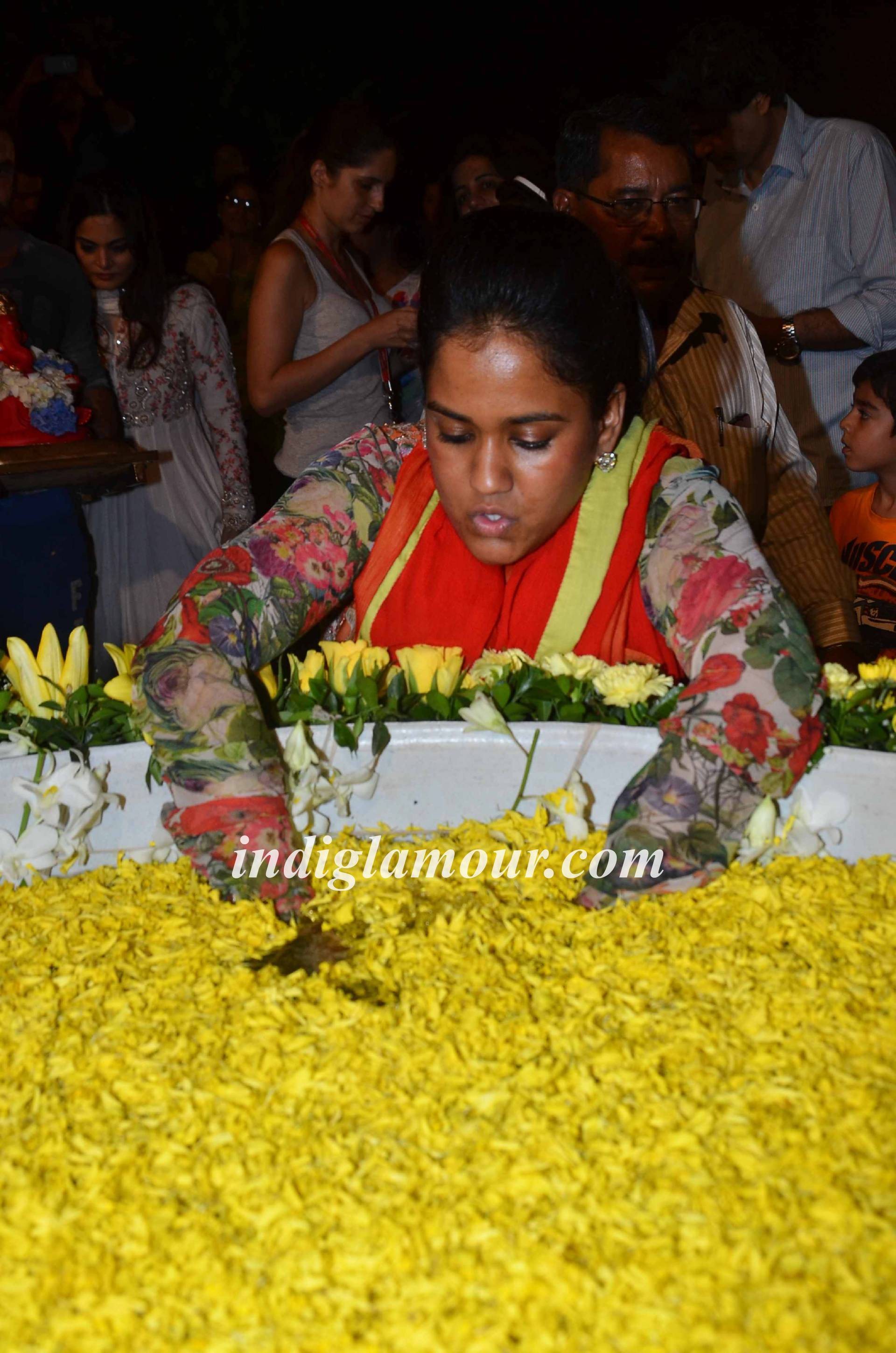 Salman Khan and Family Celebrates Ganpati Visarjan and Aarti Event hd photo