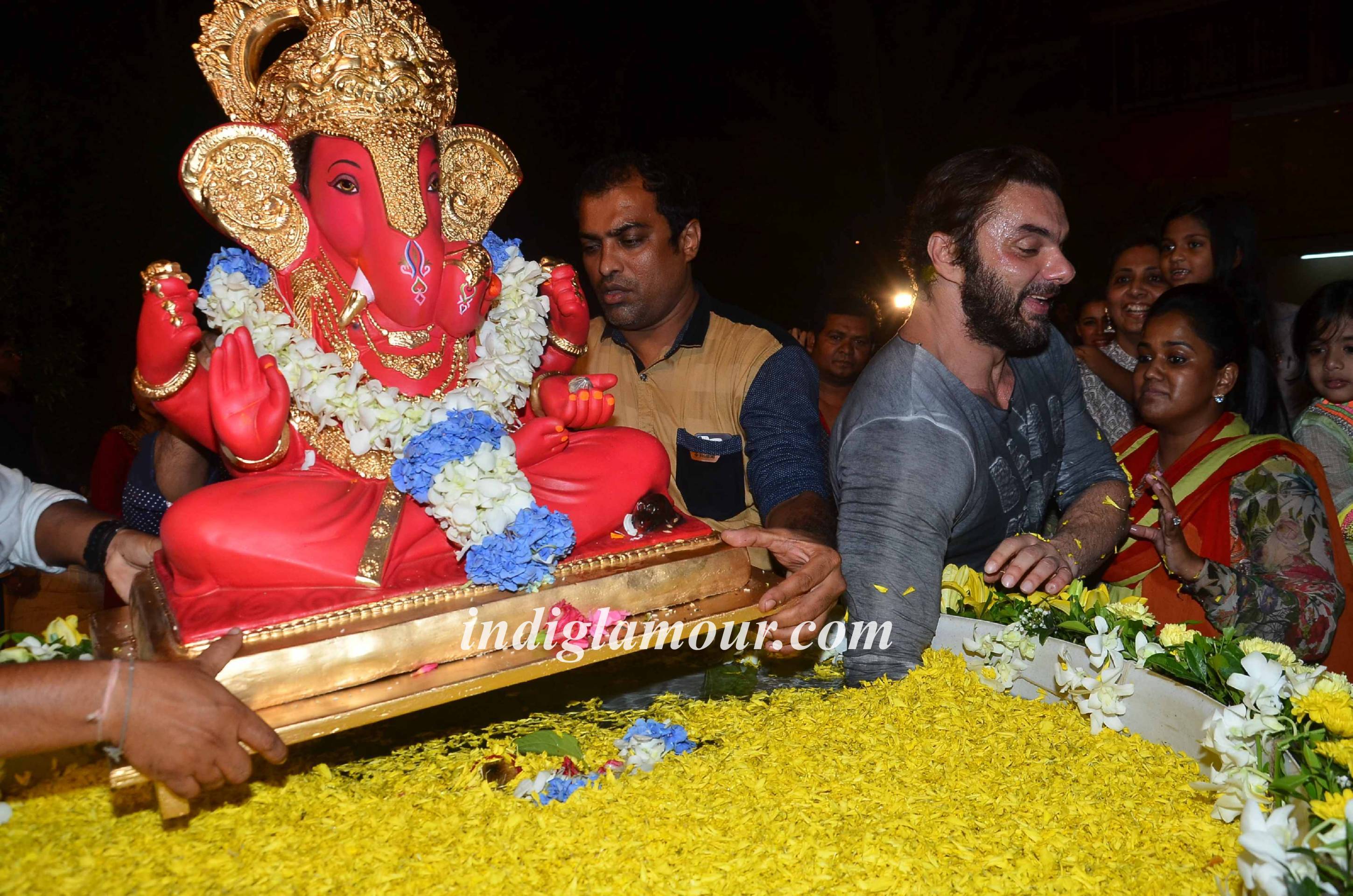 Salman Khan and Family Celebrates Ganpati Visarjan and Aarti Event hd photo