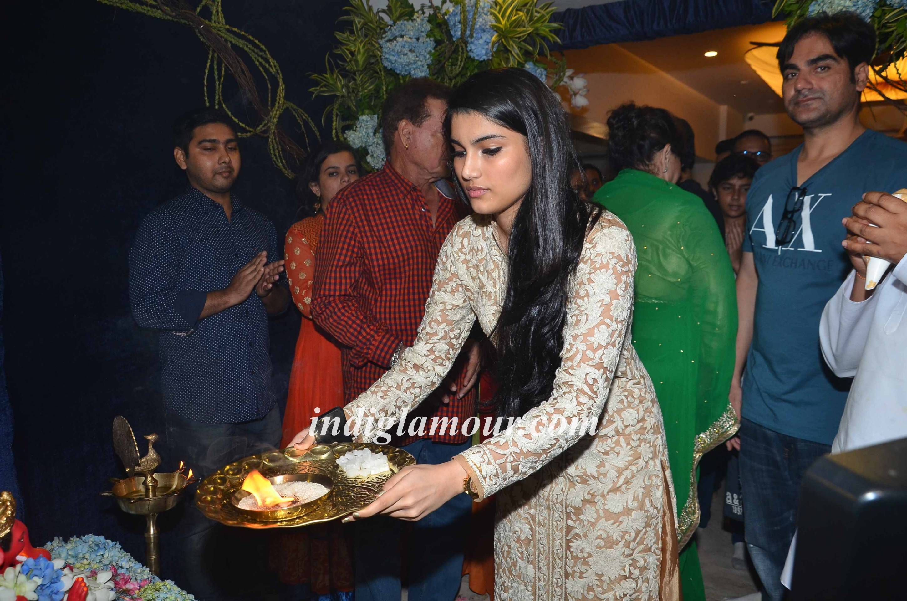 Salman Khan and Family Celebrates Ganpati Visarjan and Aarti Event hd photo