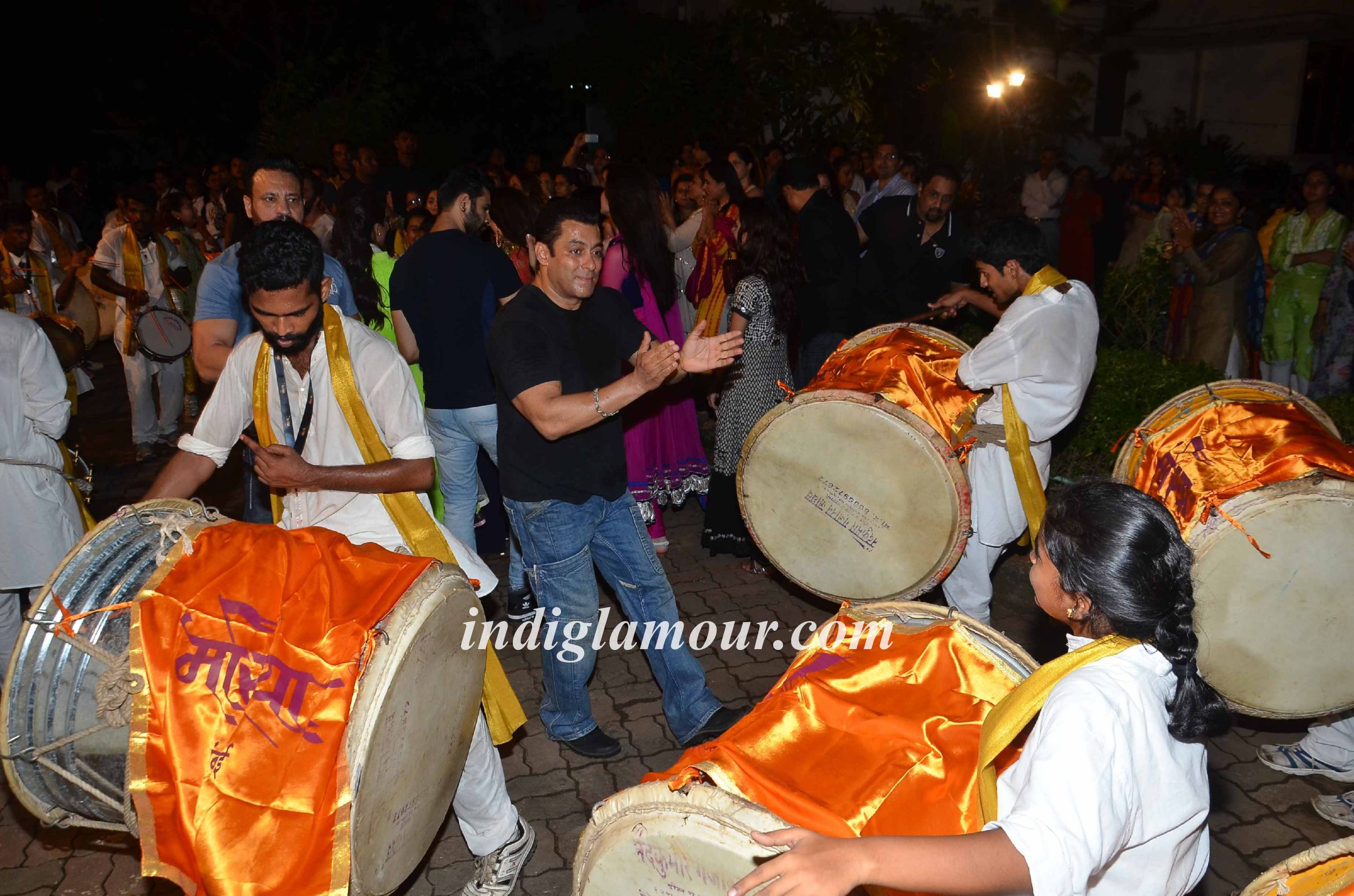 Salman Khan and Family Celebrates Ganpati Visarjan and Aarti Event hd photo