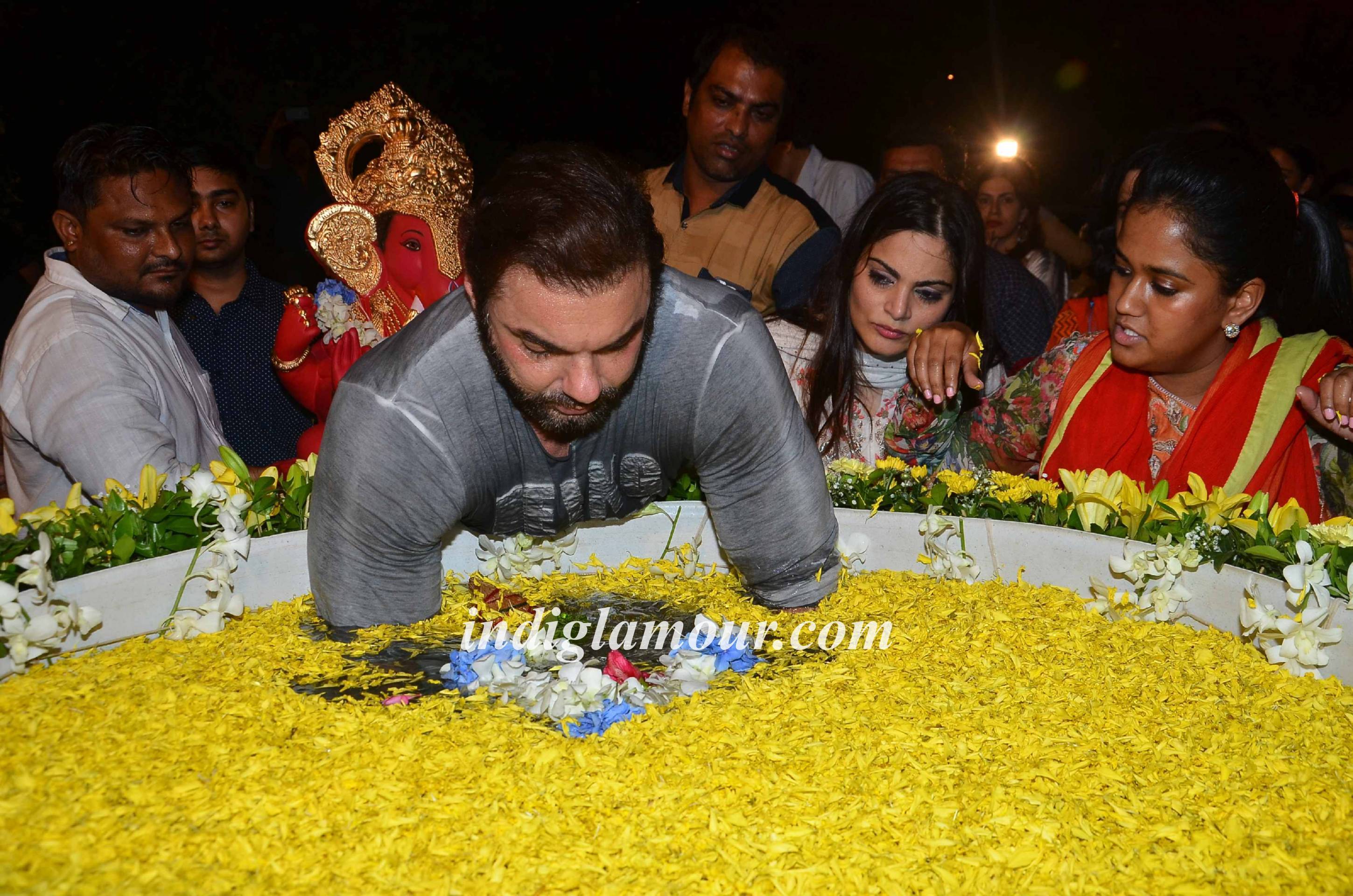 Salman Khan and Family Celebrates Ganpati Visarjan and Aarti Event hd photo