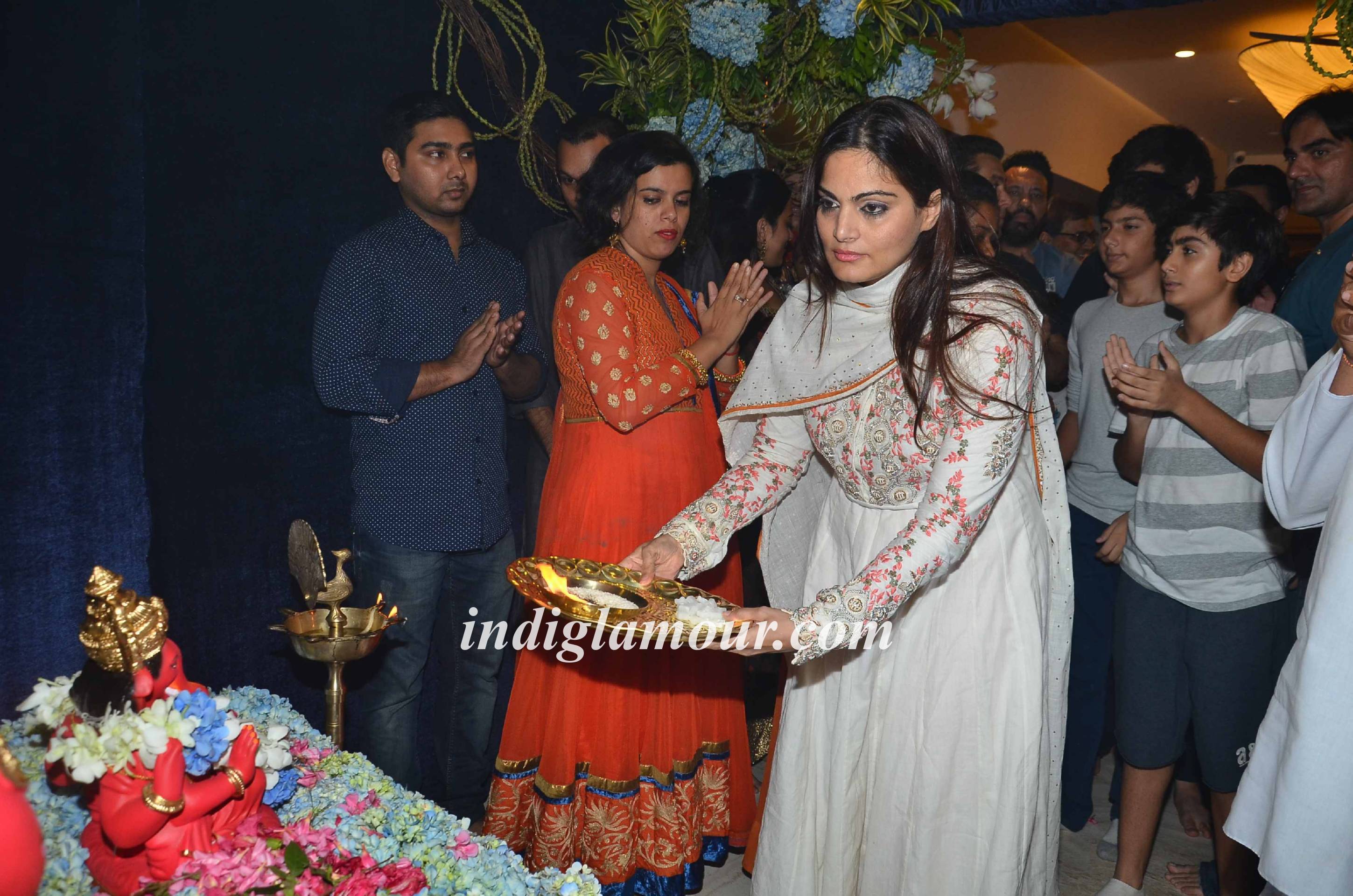 Salman Khan and Family Celebrates Ganpati Visarjan and Aarti Event hd photo