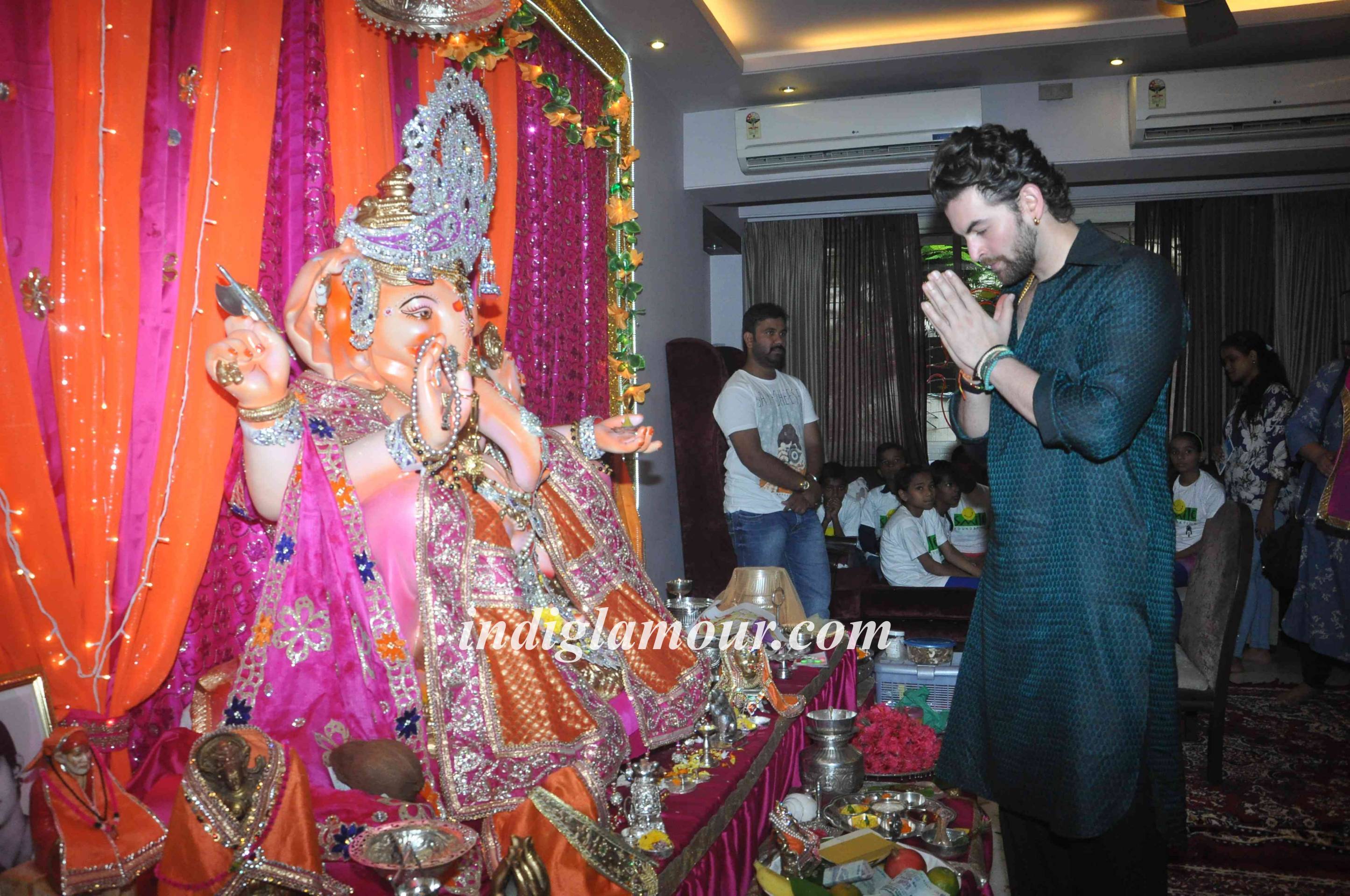 Neil Nitin Mukesh Celebrates Ganesh Festival Event hd photo