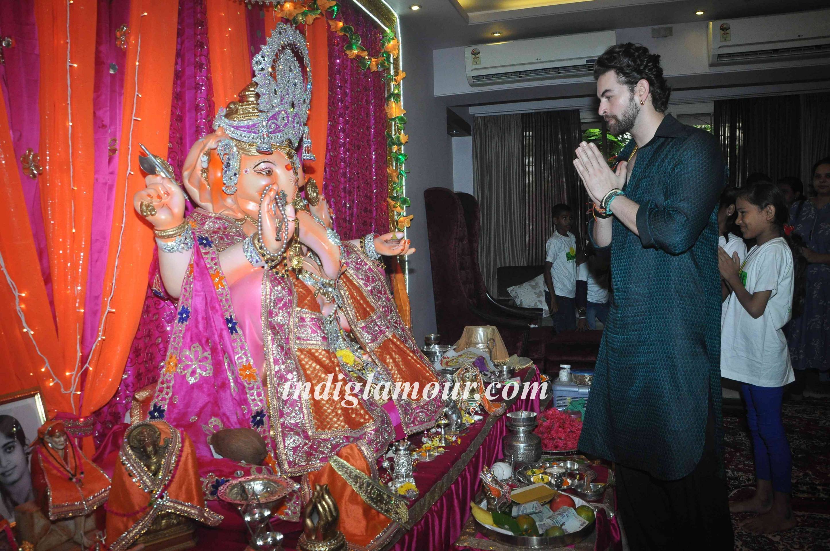 Neil Nitin Mukesh Celebrates Ganesh Festival Event hd photo