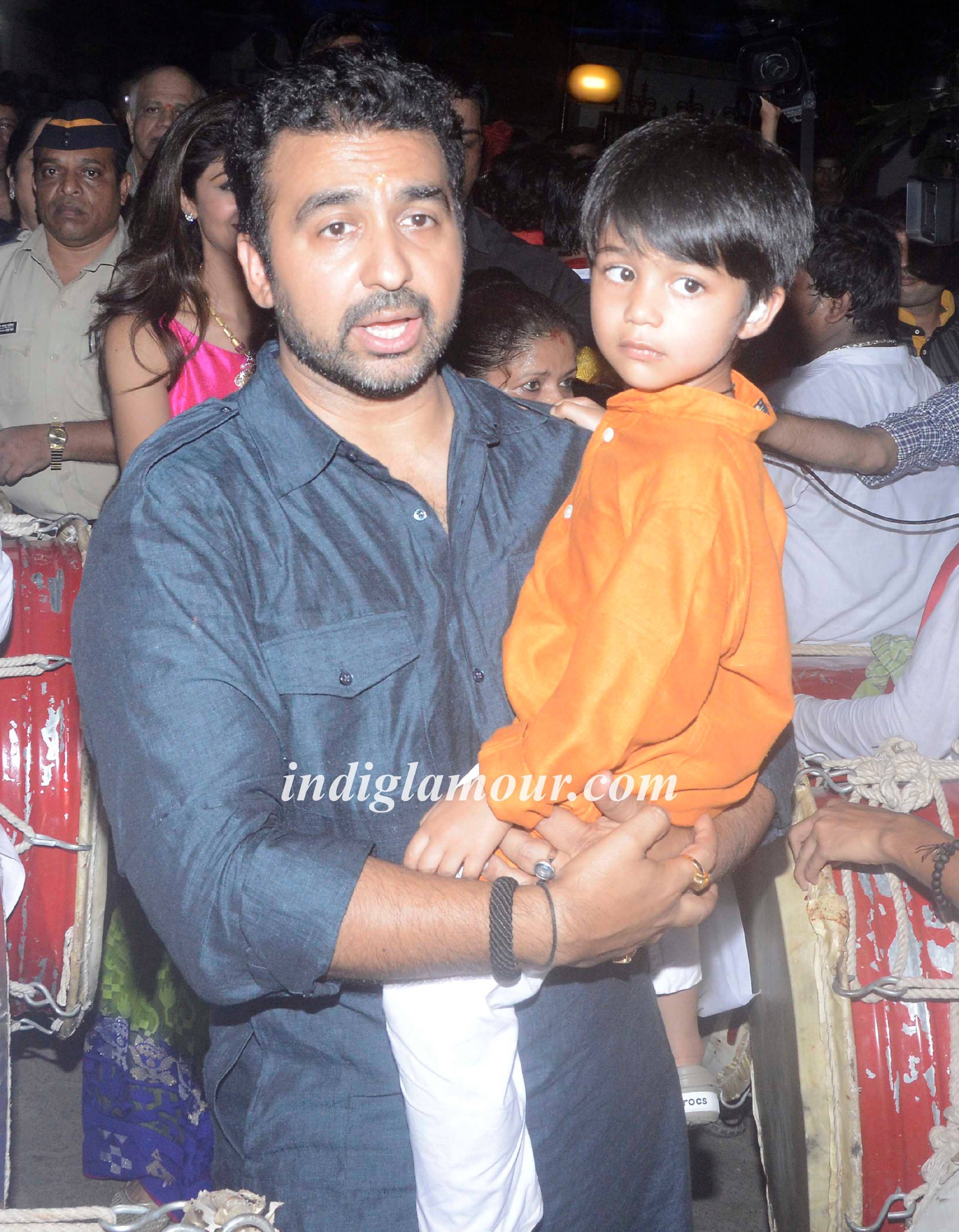 Shilpa Shetty and Raj Kundra Celebrates Ganpati Visarjan Event hd photo