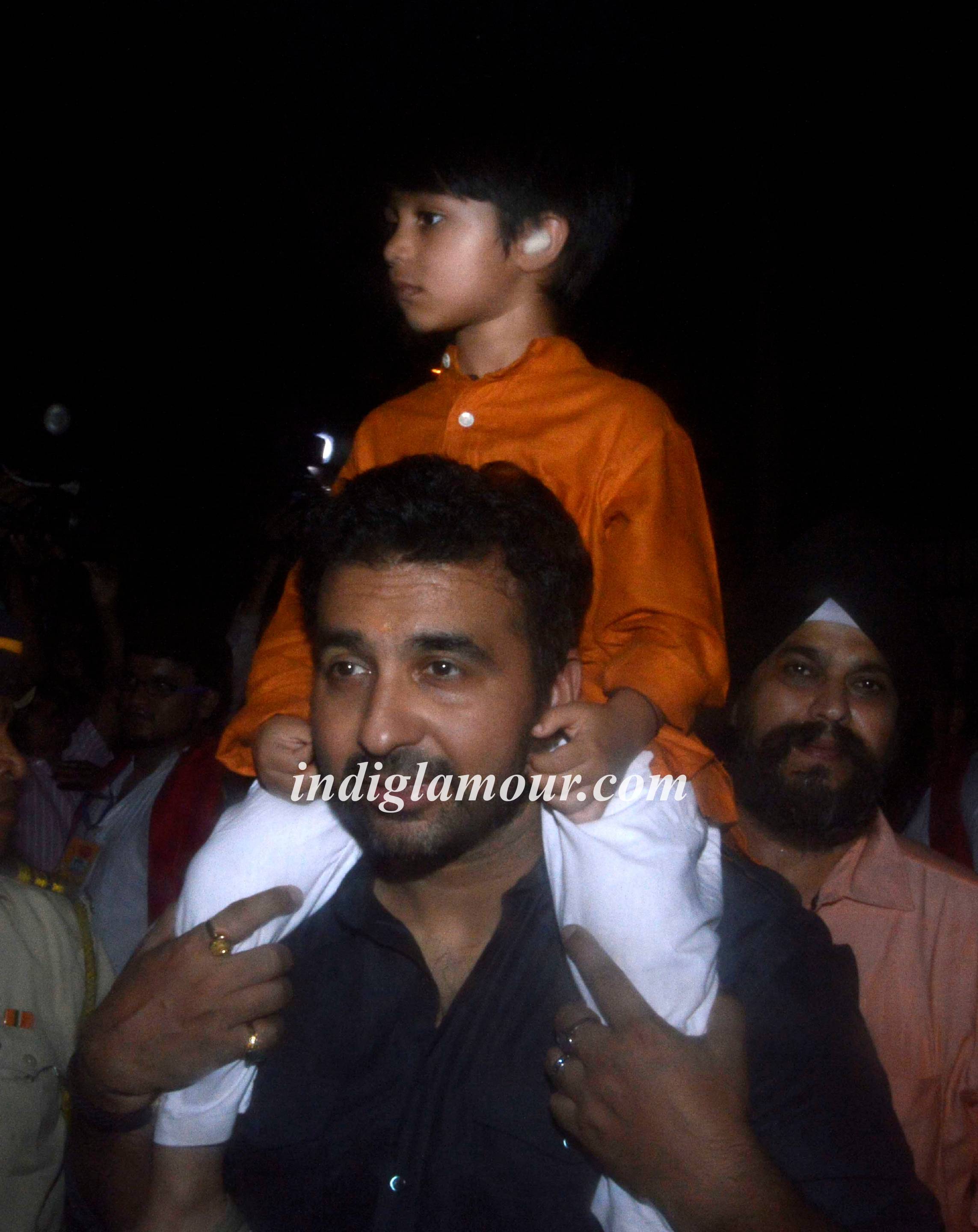 Shilpa Shetty and Raj Kundra Celebrates Ganpati Visarjan Event hd photo
