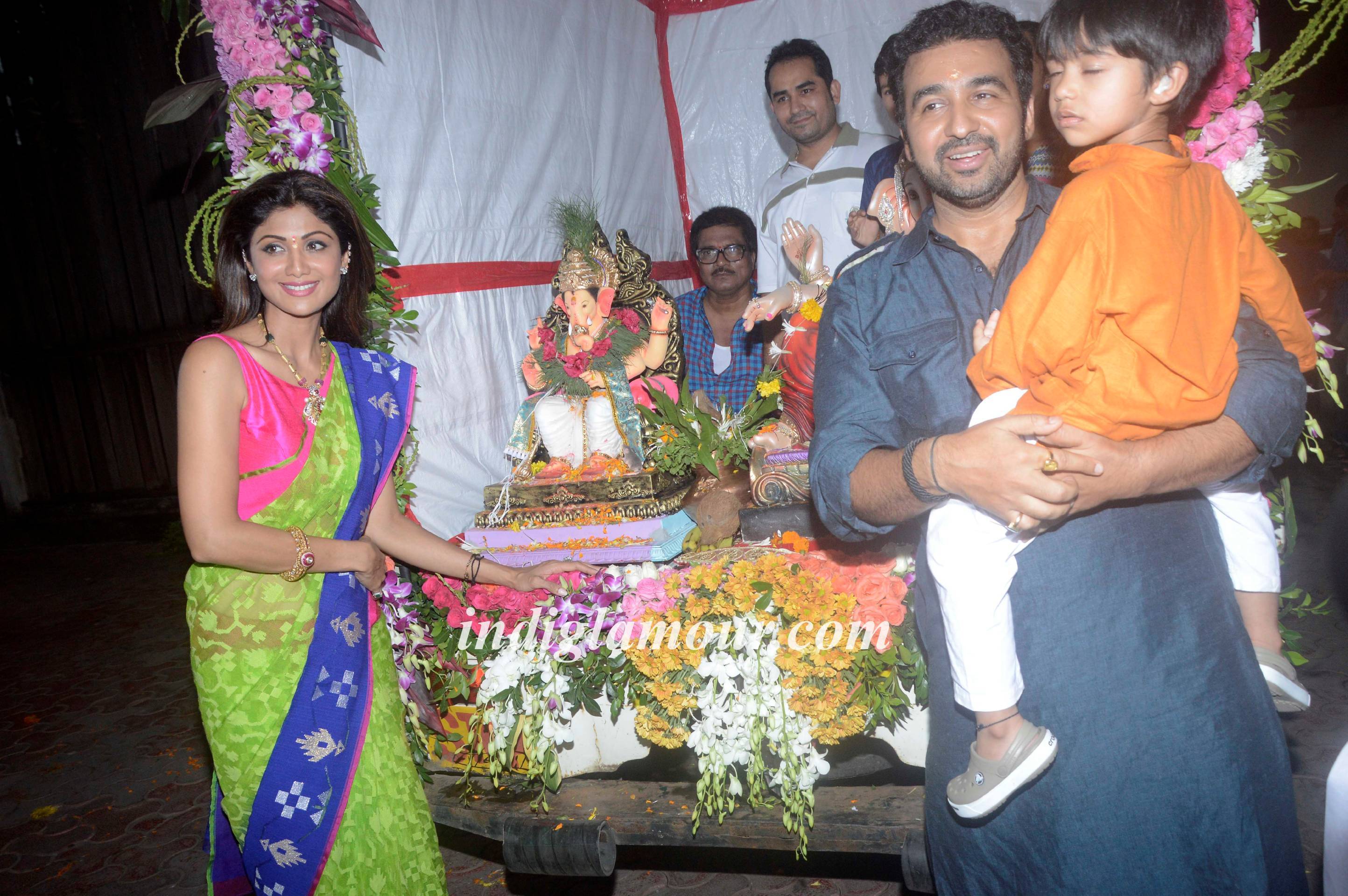 Shilpa Shetty and Raj Kundra Celebrates Ganpati Visarjan Event hd photo