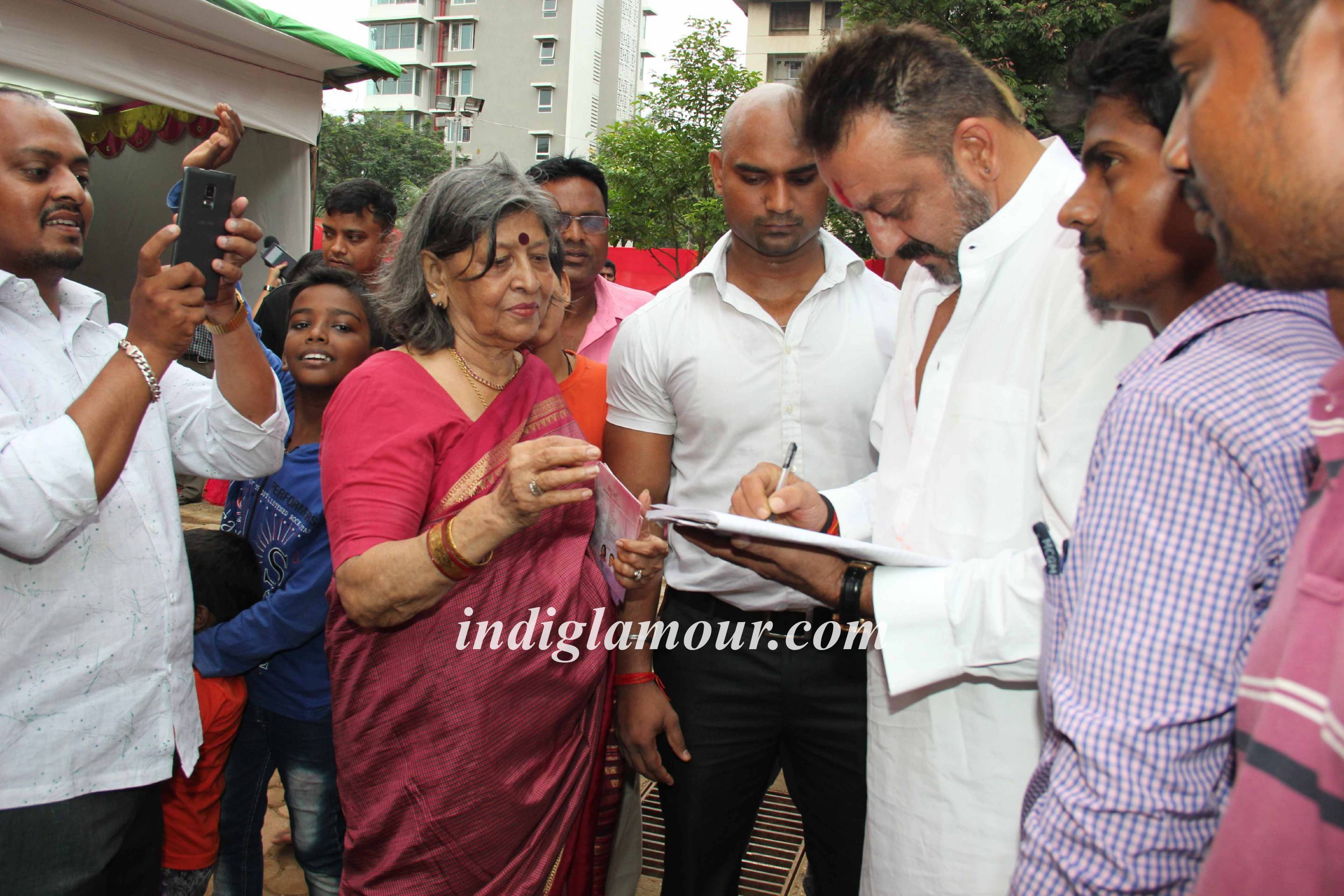 Sanjay Dutt Celebrates Ganpati Visarjan Event hd photo