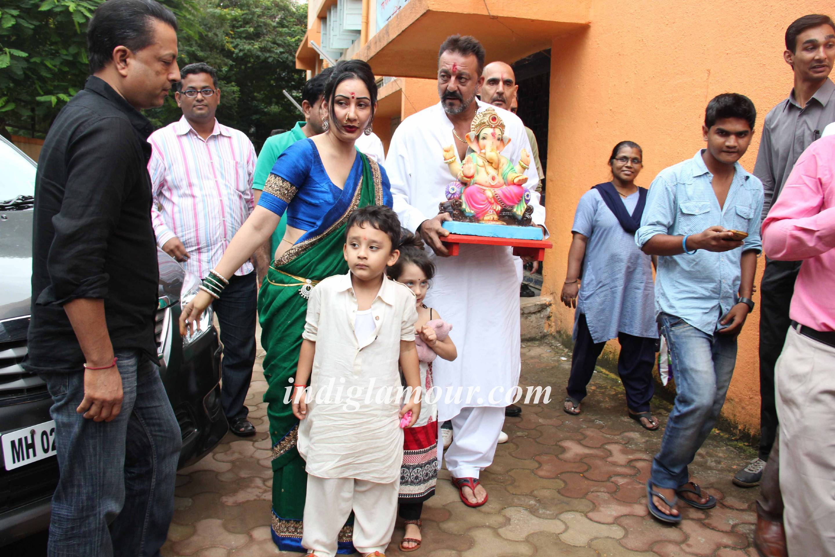 Sanjay Dutt Celebrates Ganpati Visarjan Event hd photo