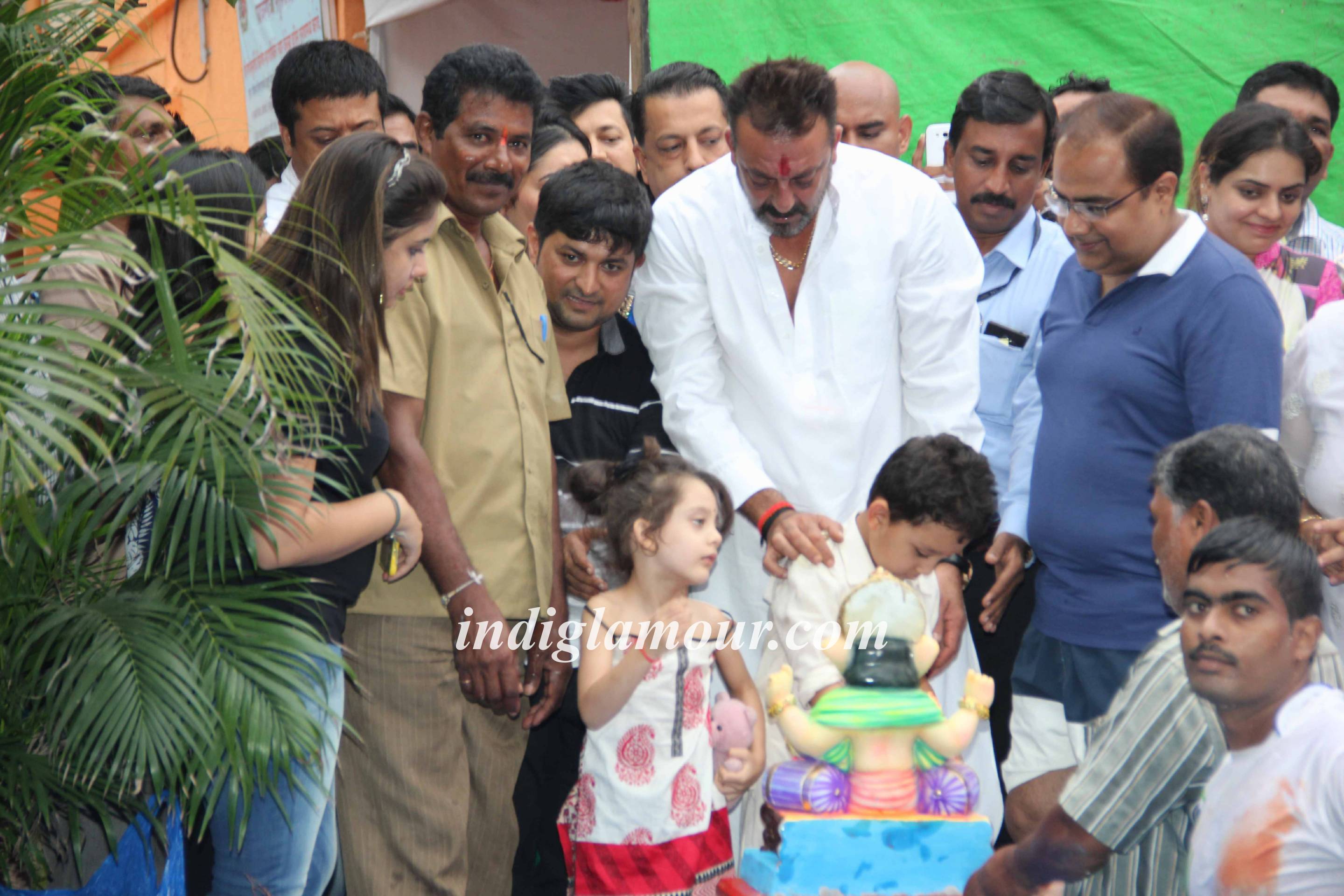 Sanjay Dutt Celebrates Ganpati Visarjan Event hd photo