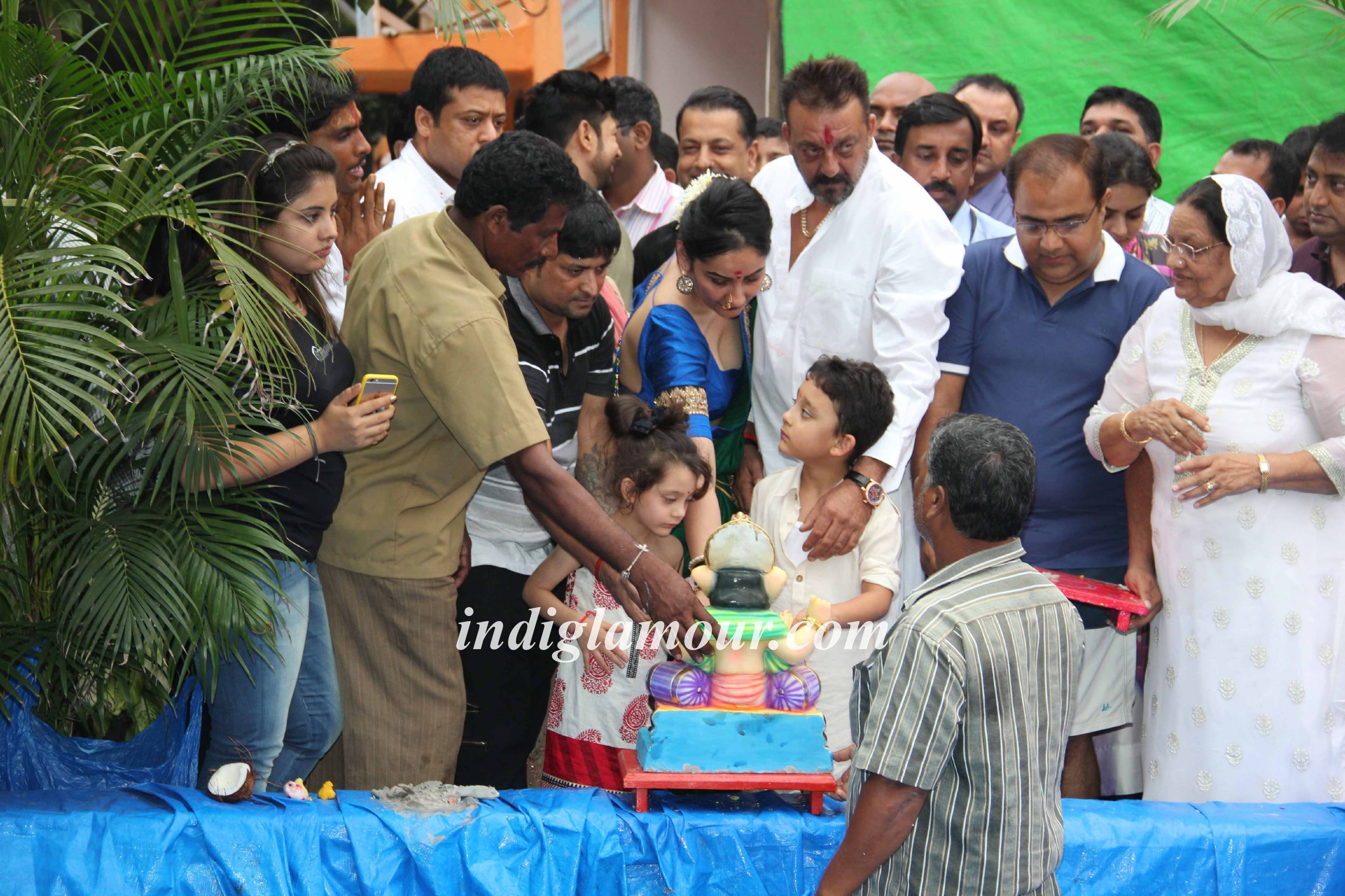 Sanjay Dutt Celebrates Ganpati Visarjan Event hd photo