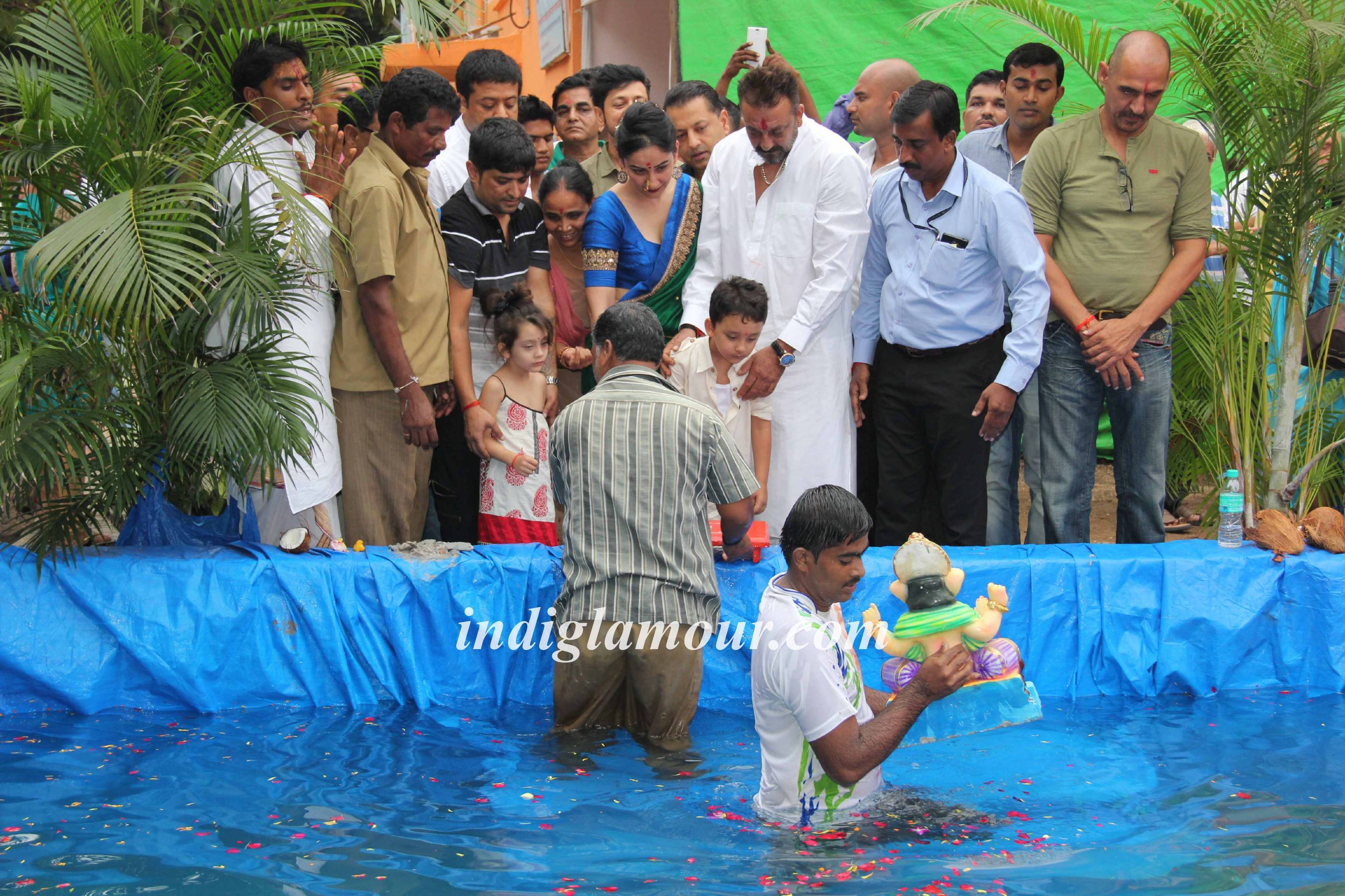 Sanjay Dutt Celebrates Ganpati Visarjan Event hd photo