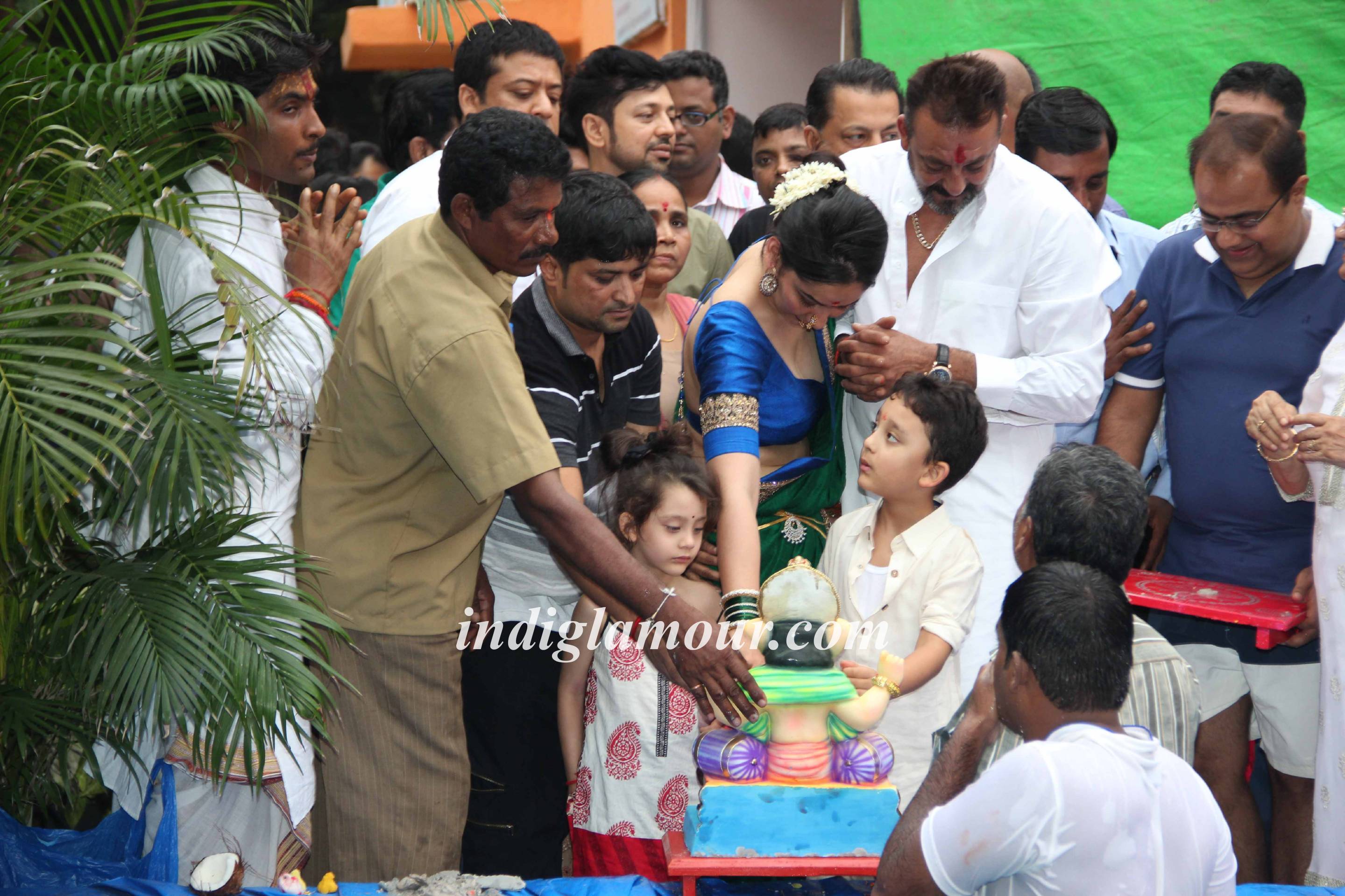 Sanjay Dutt Celebrates Ganpati Visarjan Event hd photo