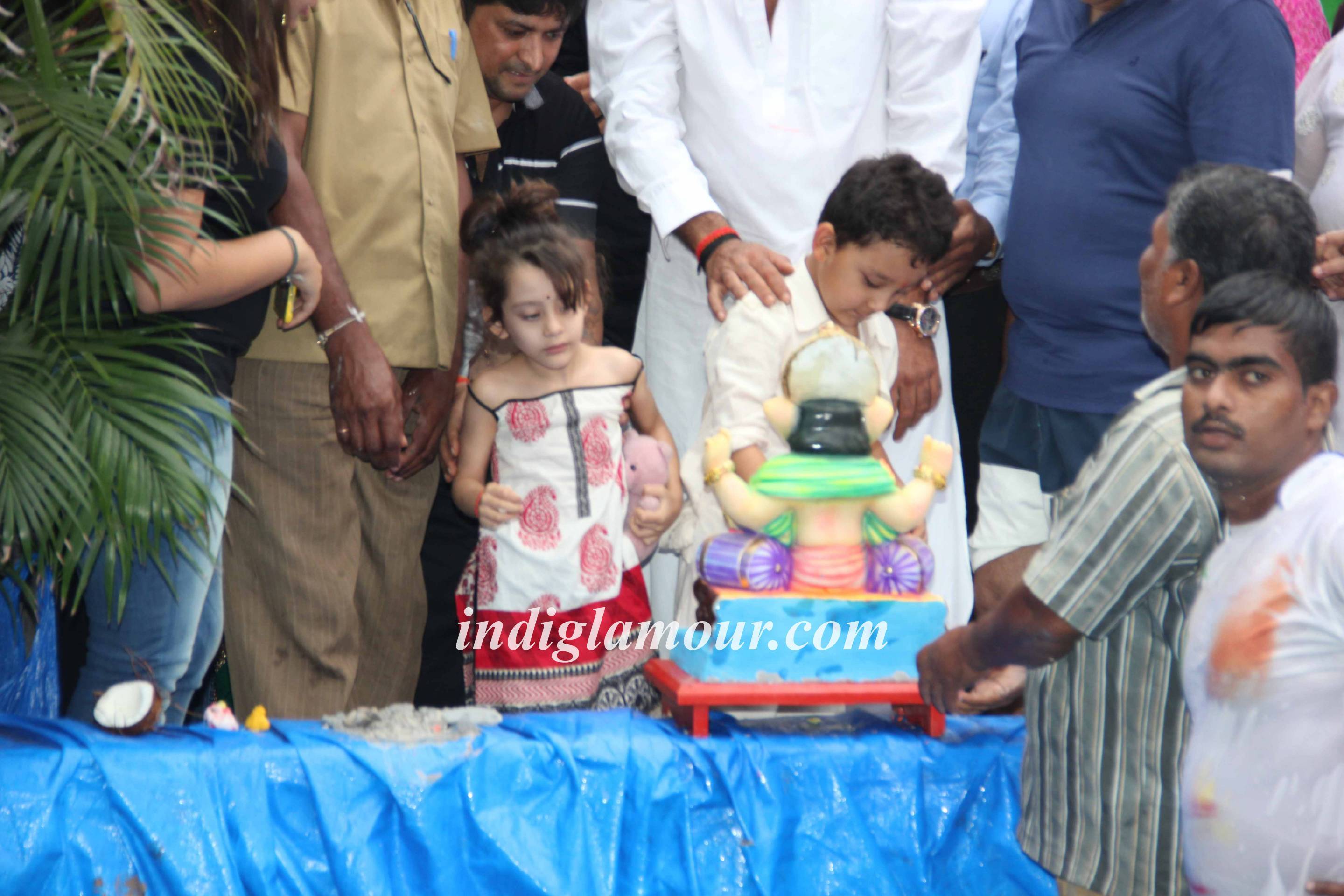 Sanjay Dutt Celebrates Ganpati Visarjan Event hd photo