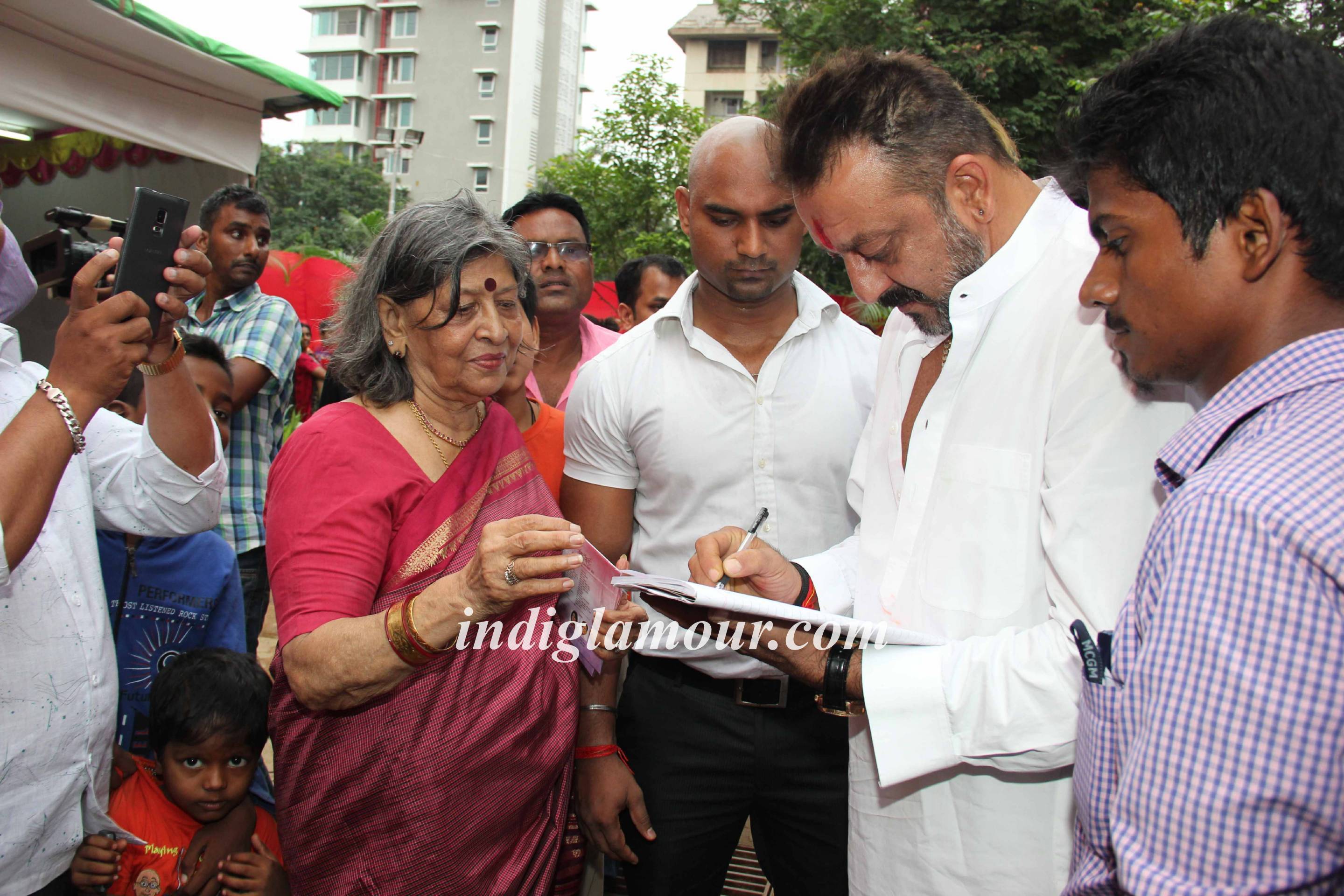 Sanjay Dutt Celebrates Ganpati Visarjan Event hd photo