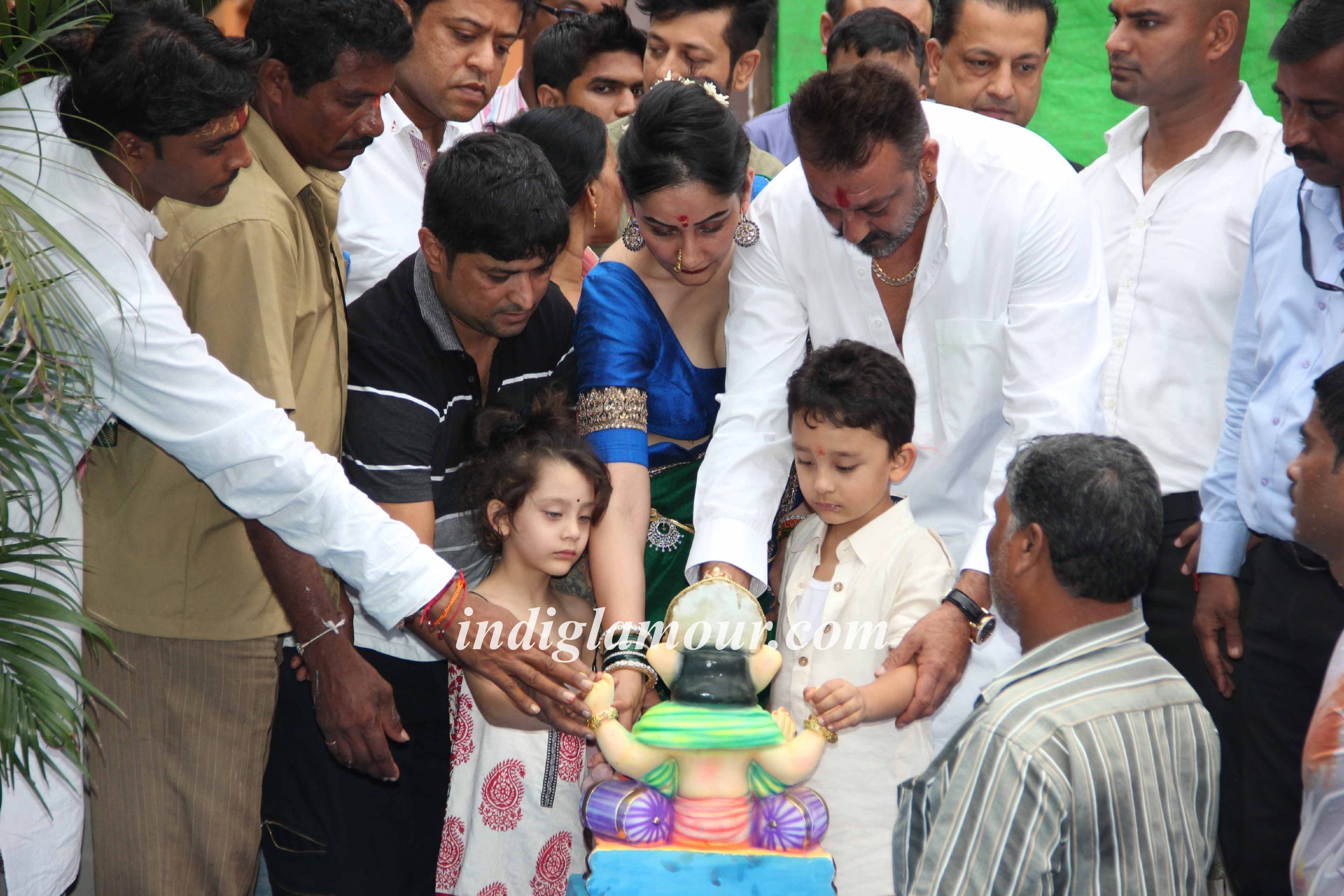 Sanjay Dutt Celebrates Ganpati Visarjan Event hd photo