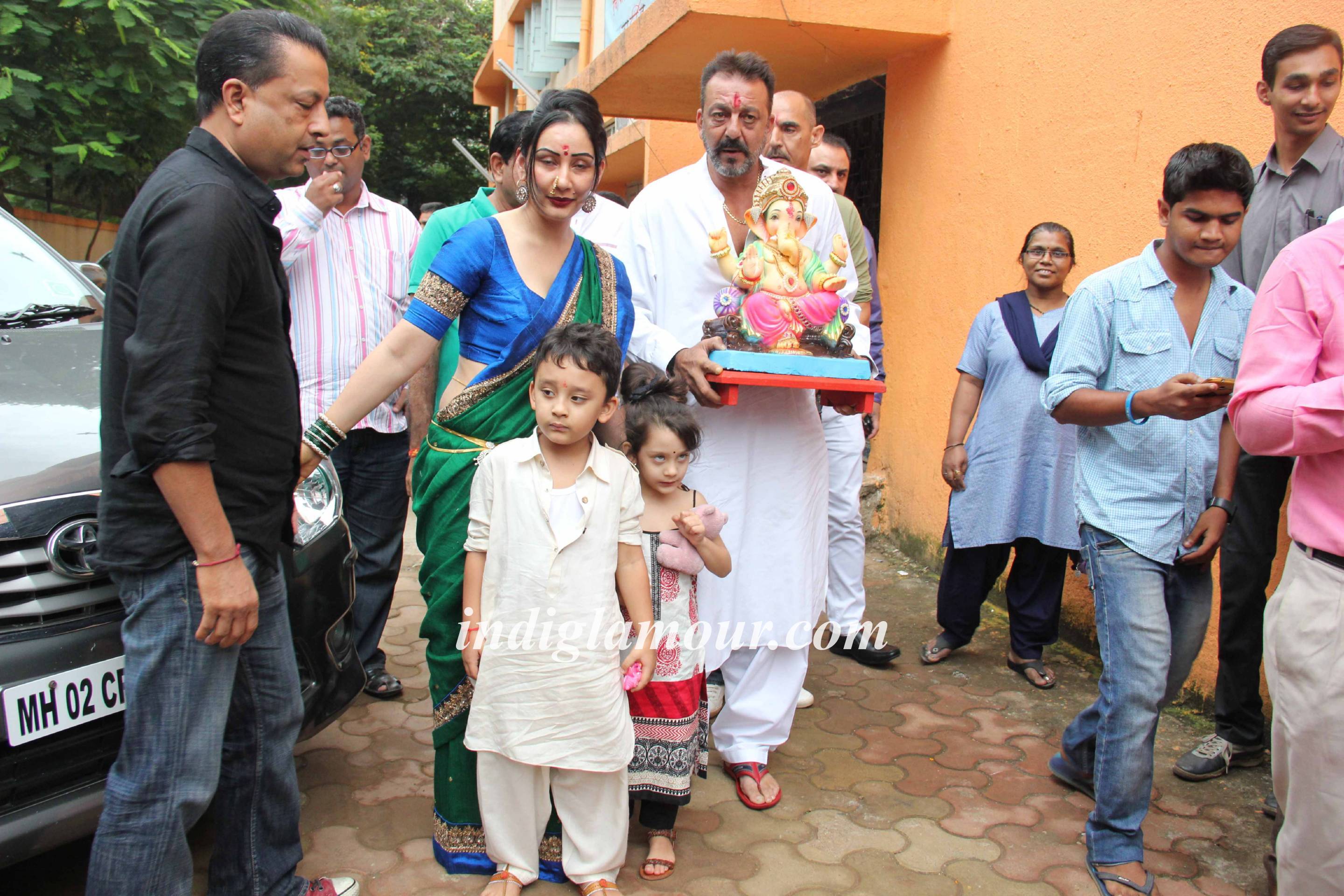Sanjay Dutt Celebrates Ganpati Visarjan Event hd photo