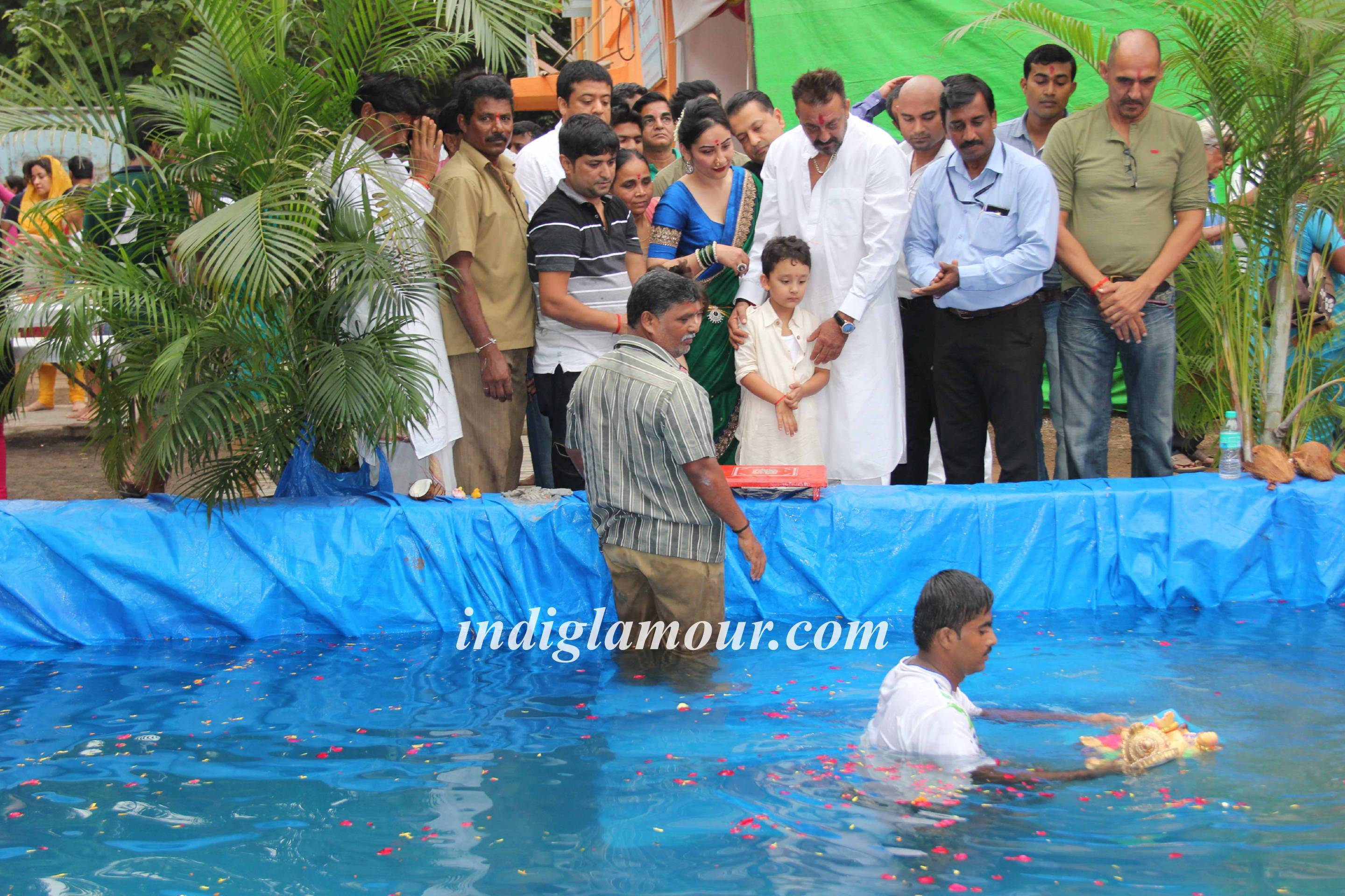 Sanjay Dutt Celebrates Ganpati Visarjan Event hd photo