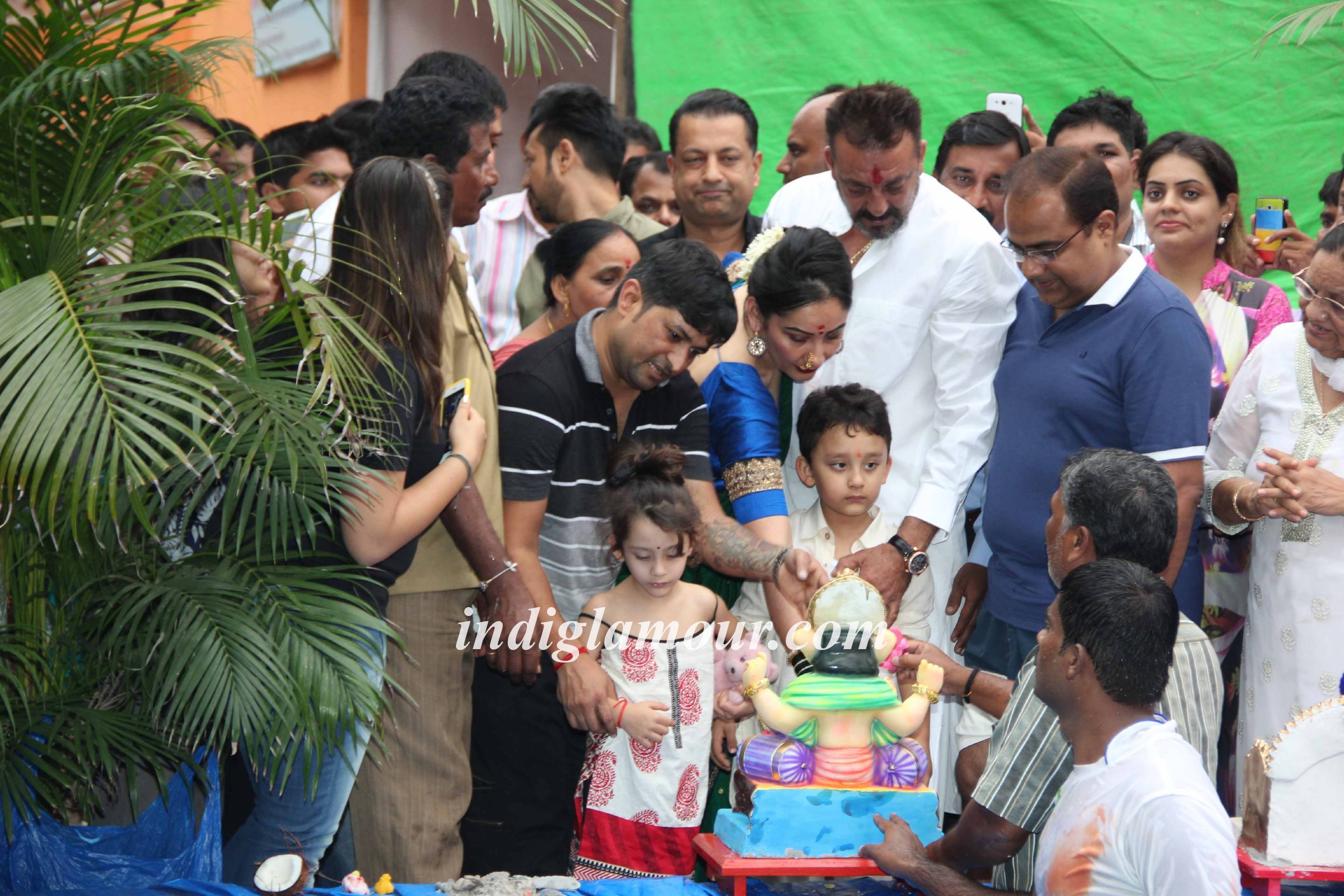 Sanjay Dutt Celebrates Ganpati Visarjan Event hd photo