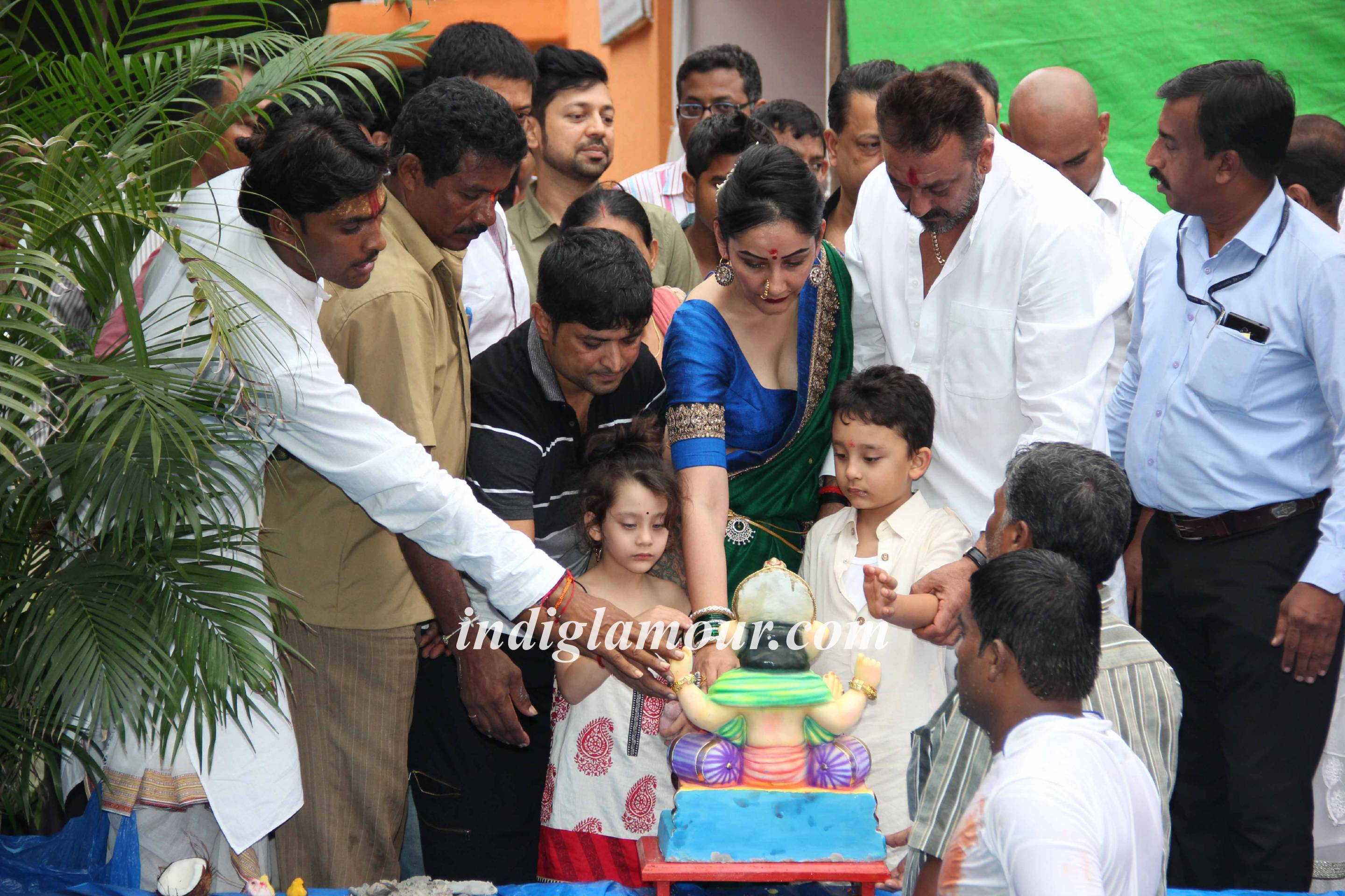 Sanjay Dutt Celebrates Ganpati Visarjan Event hd photo