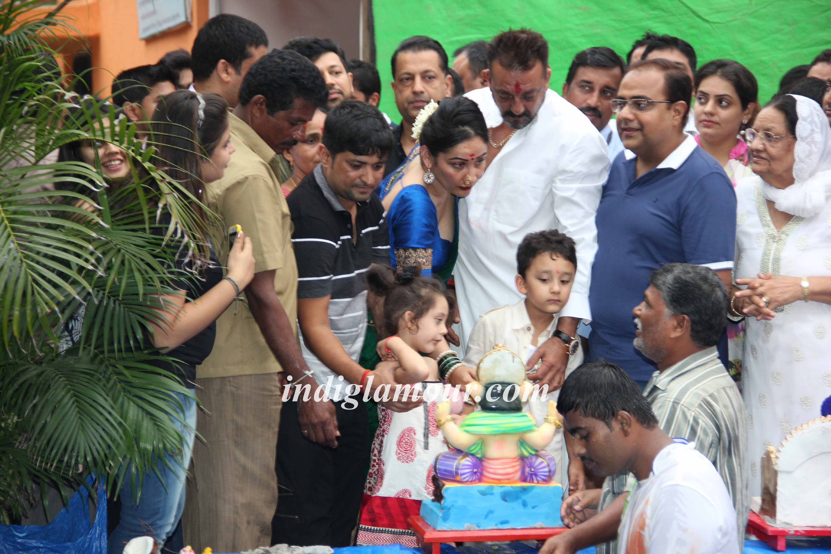 Sanjay Dutt Celebrates Ganpati Visarjan Event hd photo