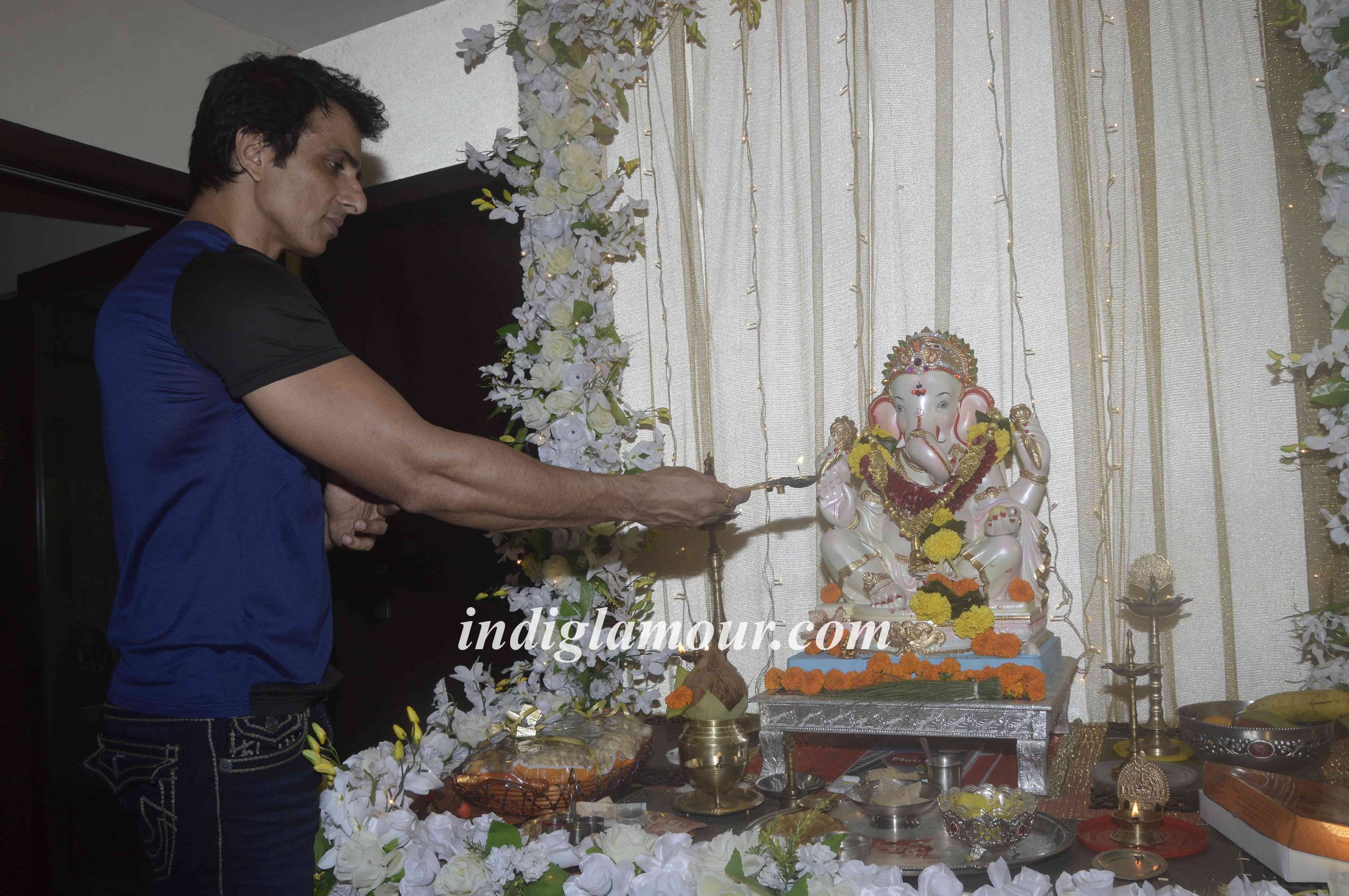Sonu Sood Celebrates Ganesh Festival Event hd photo