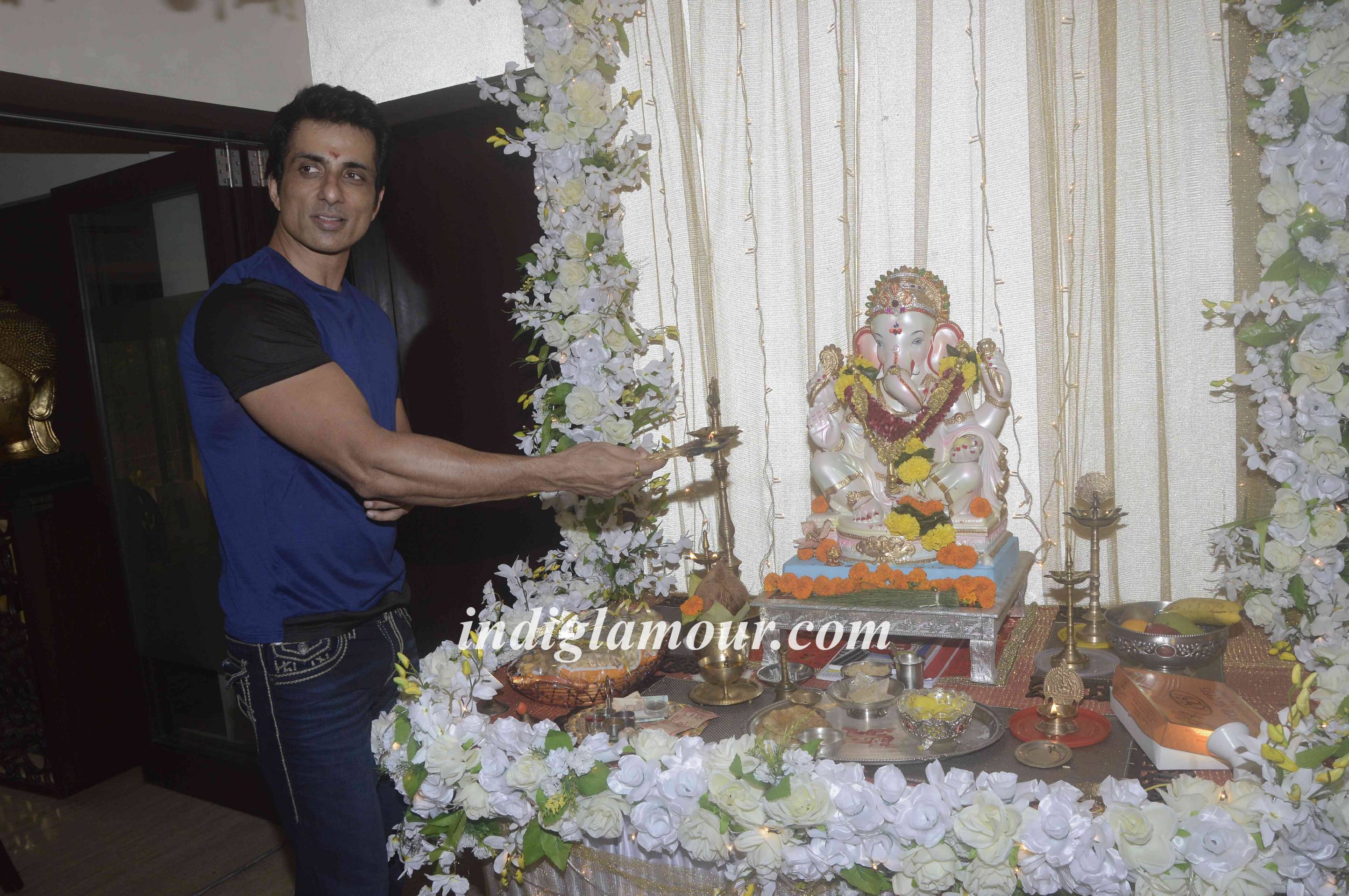 Sonu Sood Celebrates Ganesh Festival Event hd photo