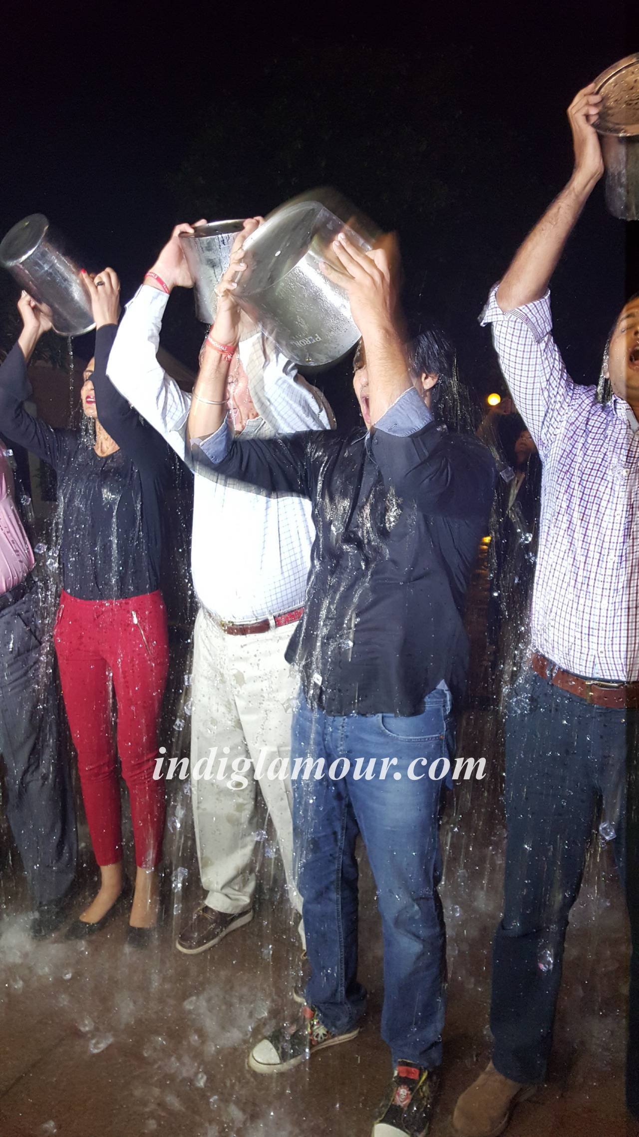 Vivek Oberoi Takes on ALS Ice Bucket Challenge Event hd photo
