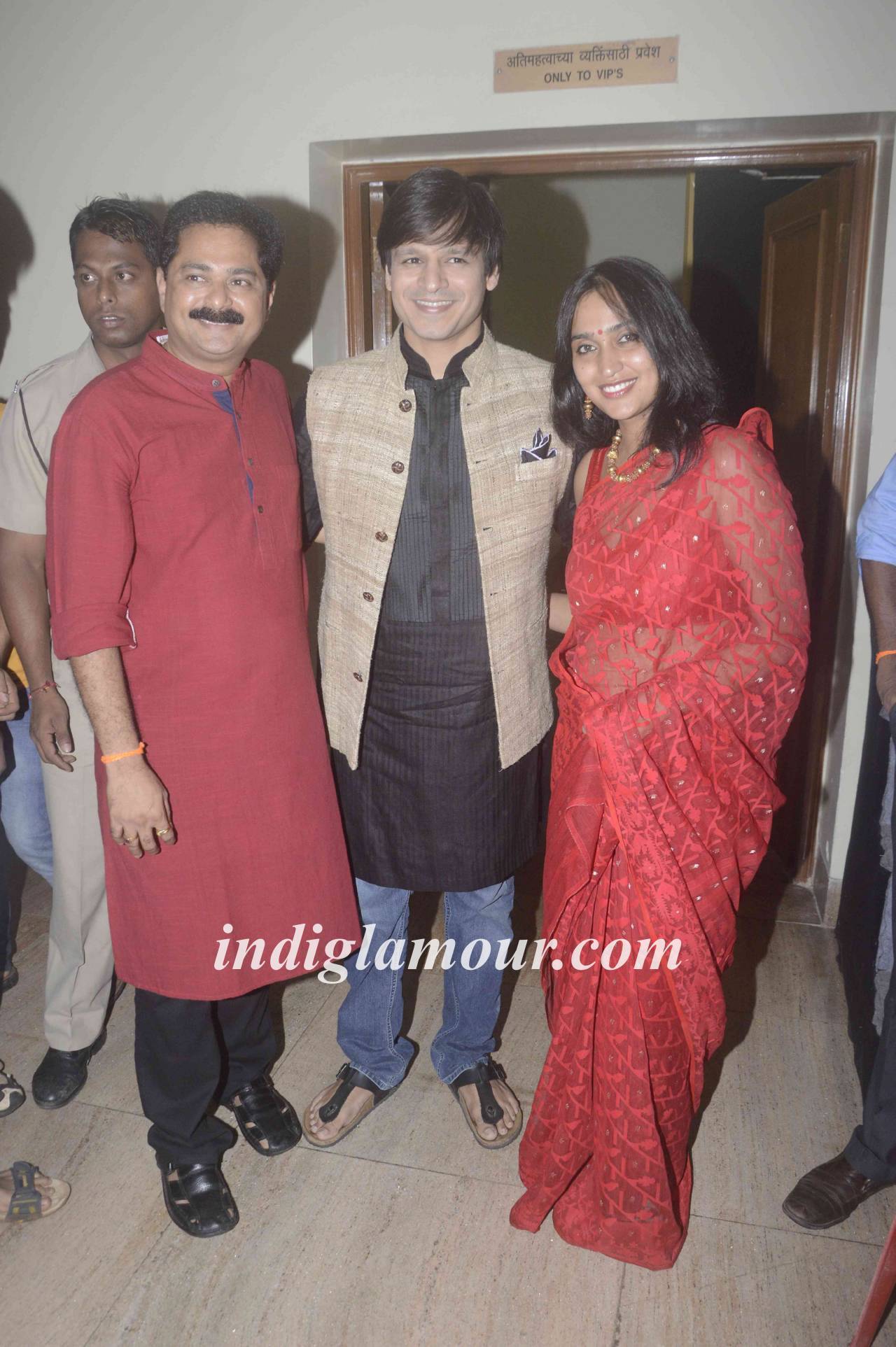 Vivek Oberoi Visits Siddhivinayak Temple Event hd photo