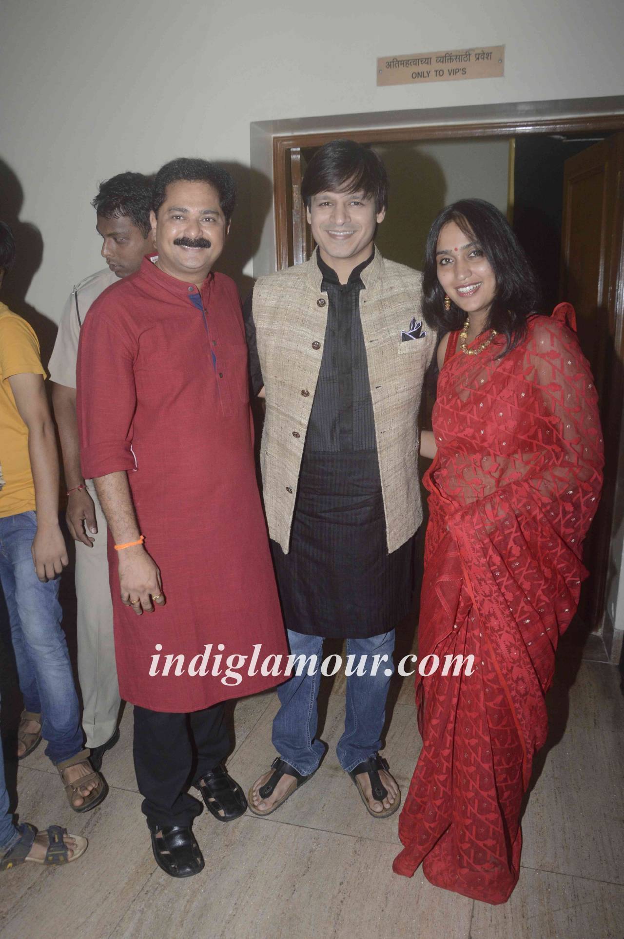 Vivek Oberoi Visits Siddhivinayak Temple Event hd photo